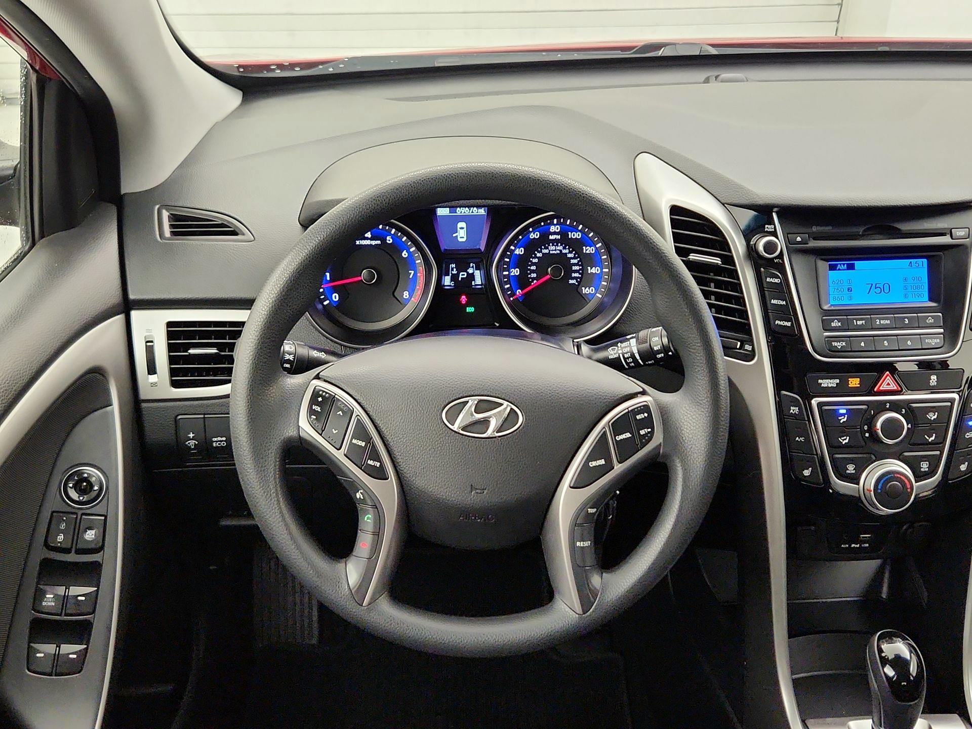 Thumbnail: 2016 Hyundai Elantra - 10