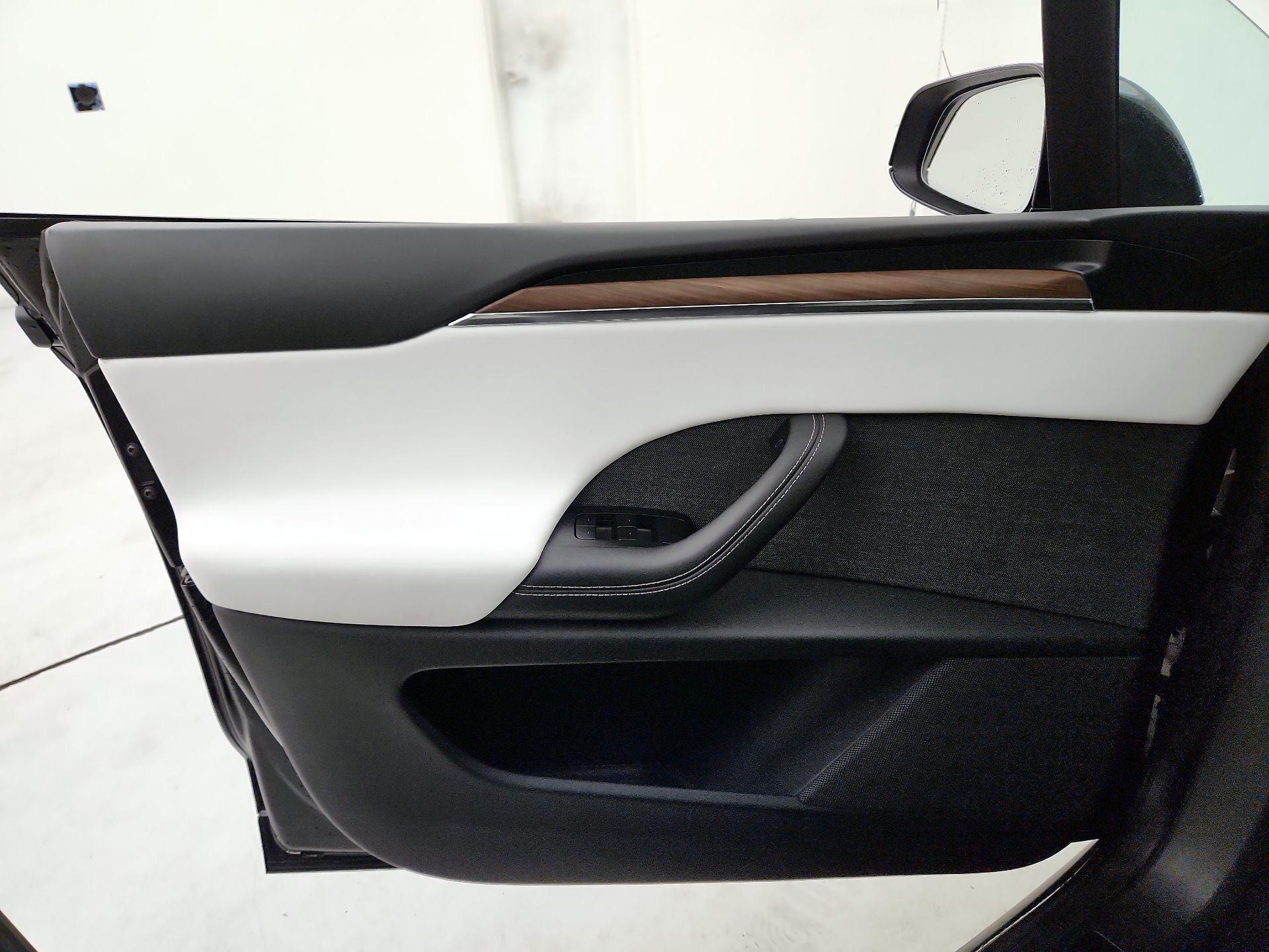Thumbnail: 2022 Tesla Model X - 12
