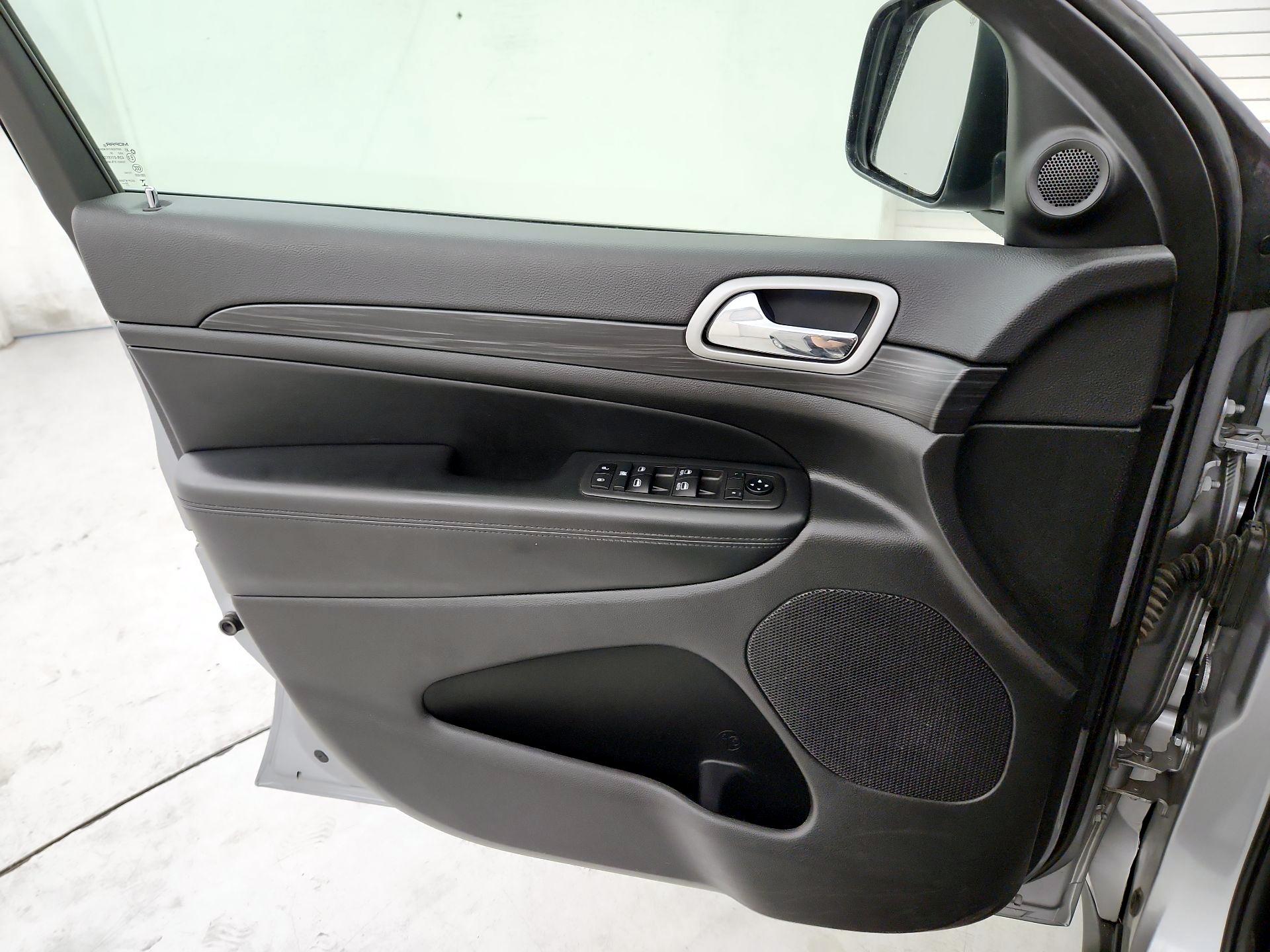 Thumbnail: 2021 Jeep Grand Cherokee - 12