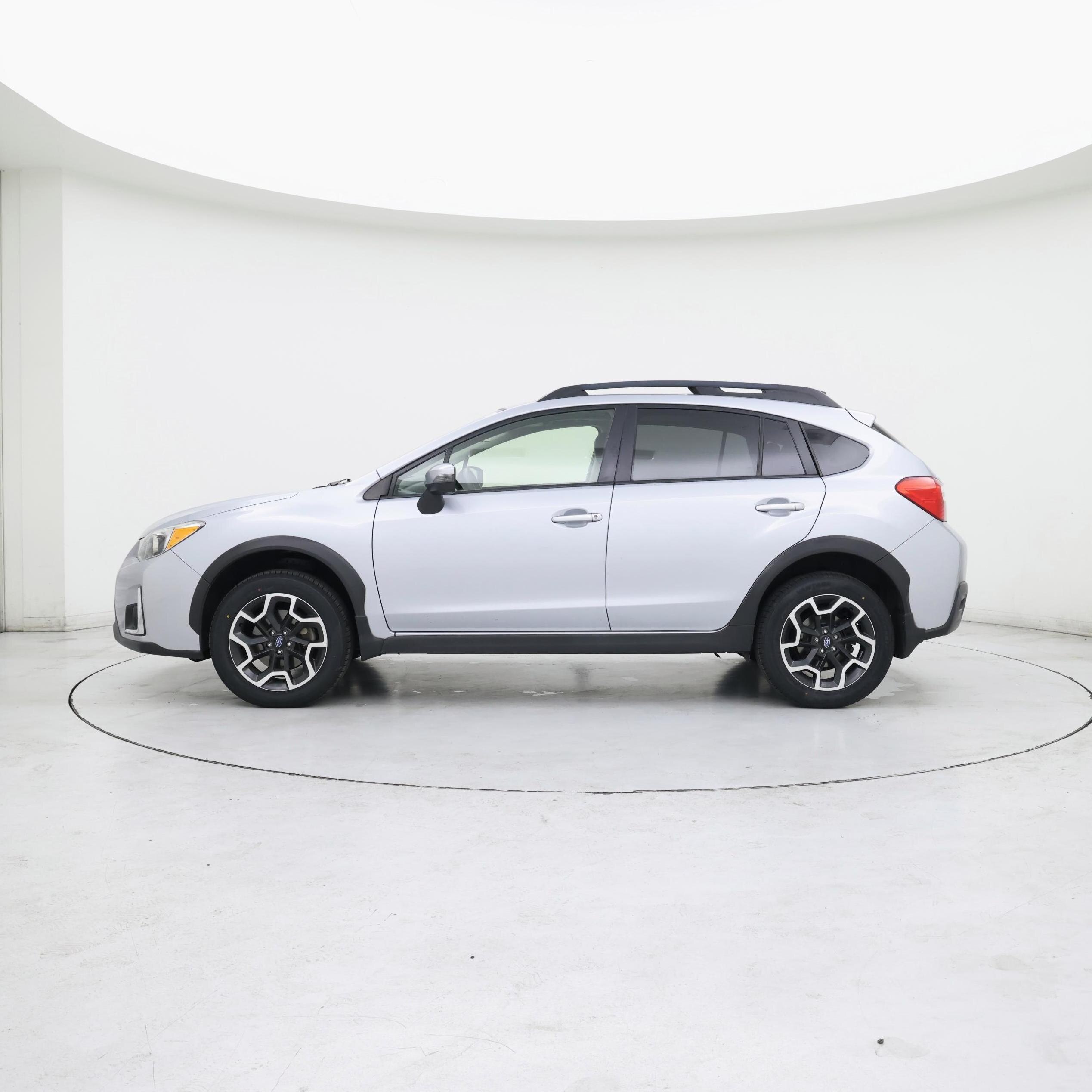 Thumbnail: 2017 Subaru Crosstrek - 3