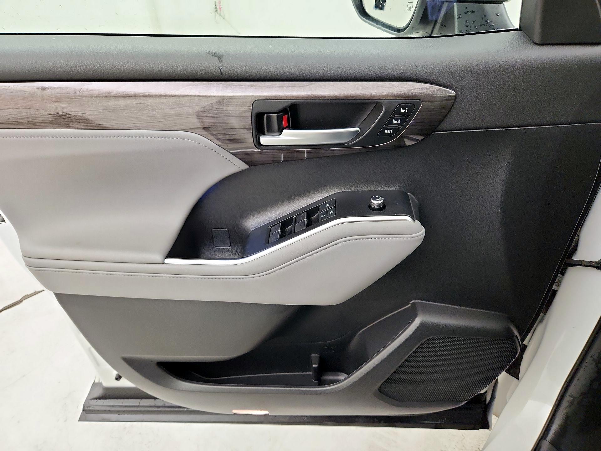 Thumbnail: 2021 Toyota Highlander - 12