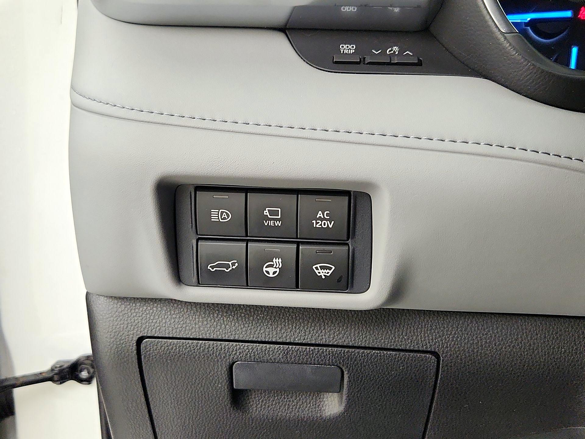 Thumbnail: 2021 Toyota Highlander - 13