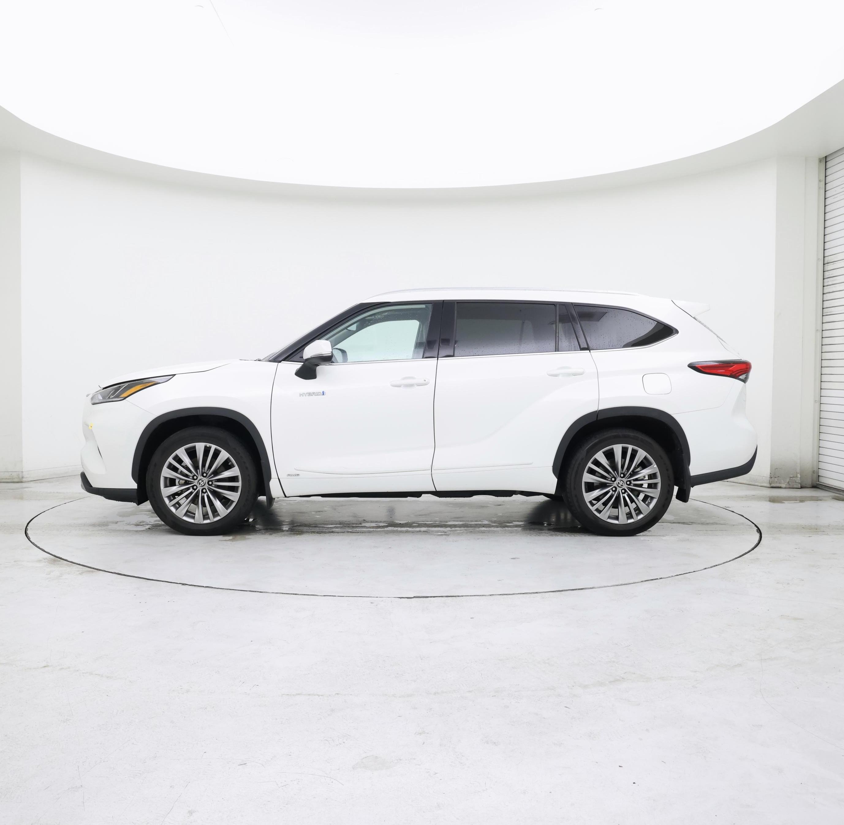 Thumbnail: 2021 Toyota Highlander - 3