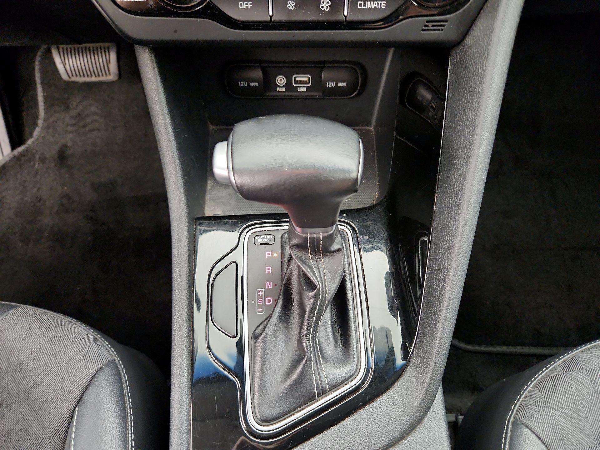 Thumbnail: 2017 Kia Niro - 17