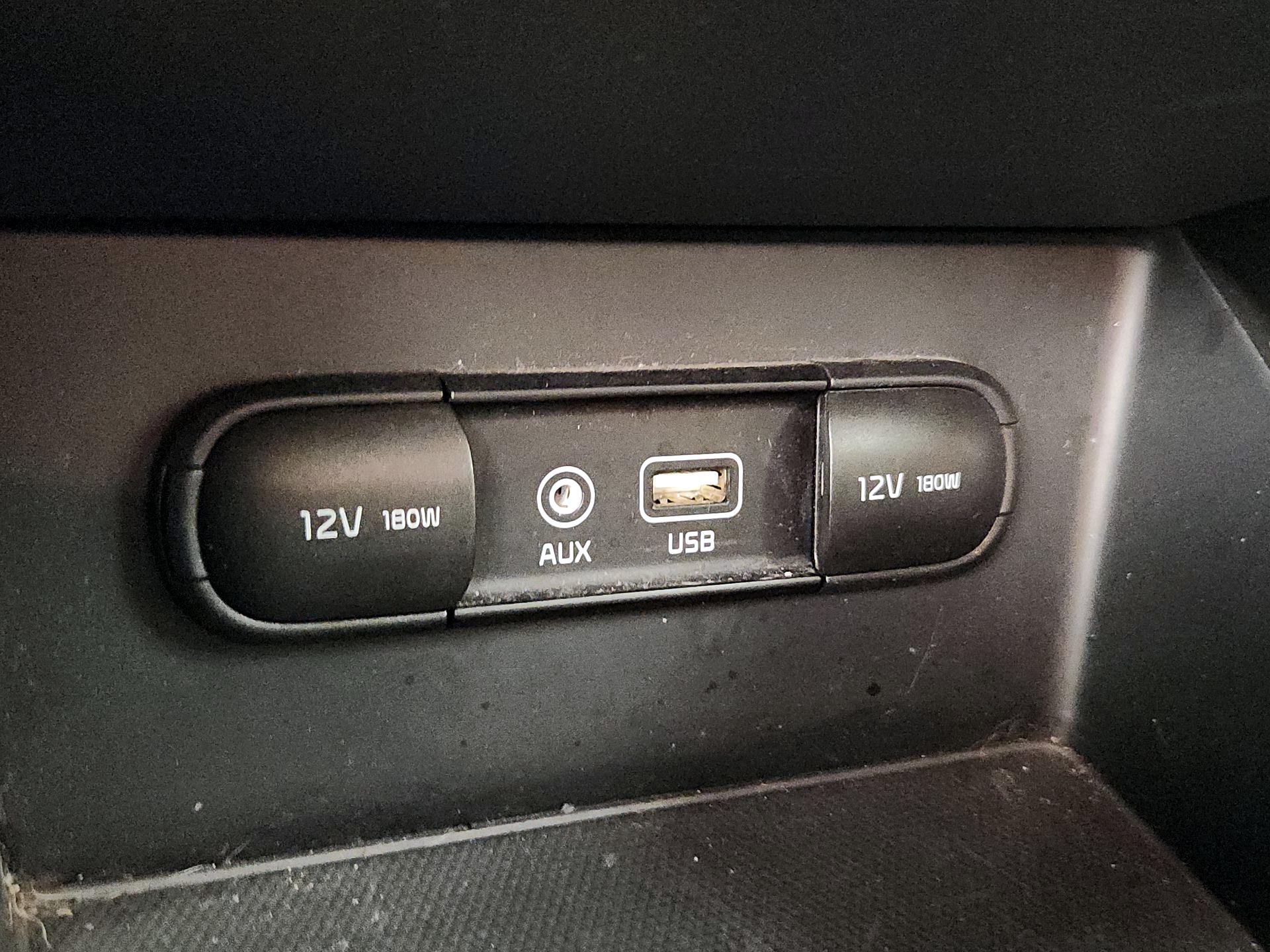 Thumbnail: 2017 Kia Niro - 18