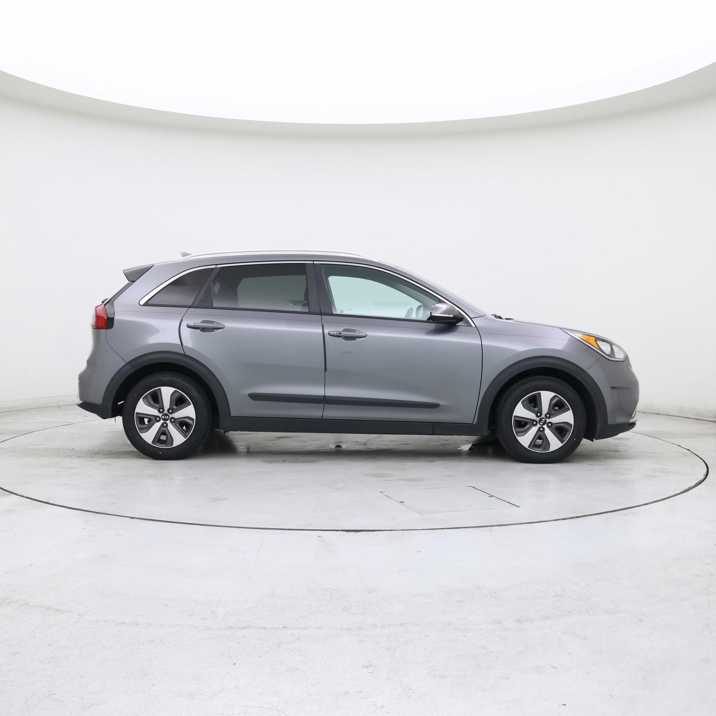 Thumbnail: 2017 Kia Niro - 7