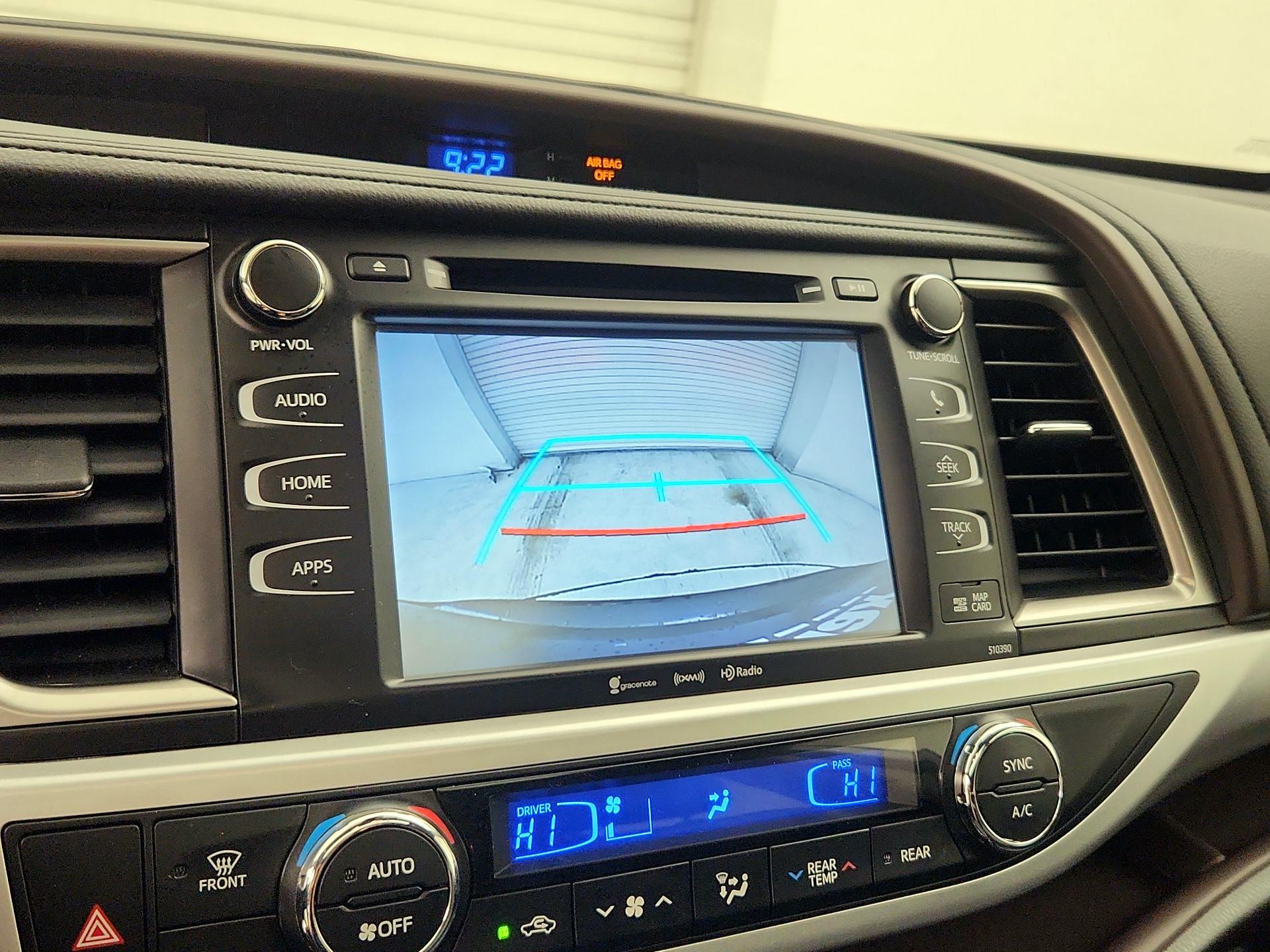 Thumbnail: 2018 Toyota Highlander - 14