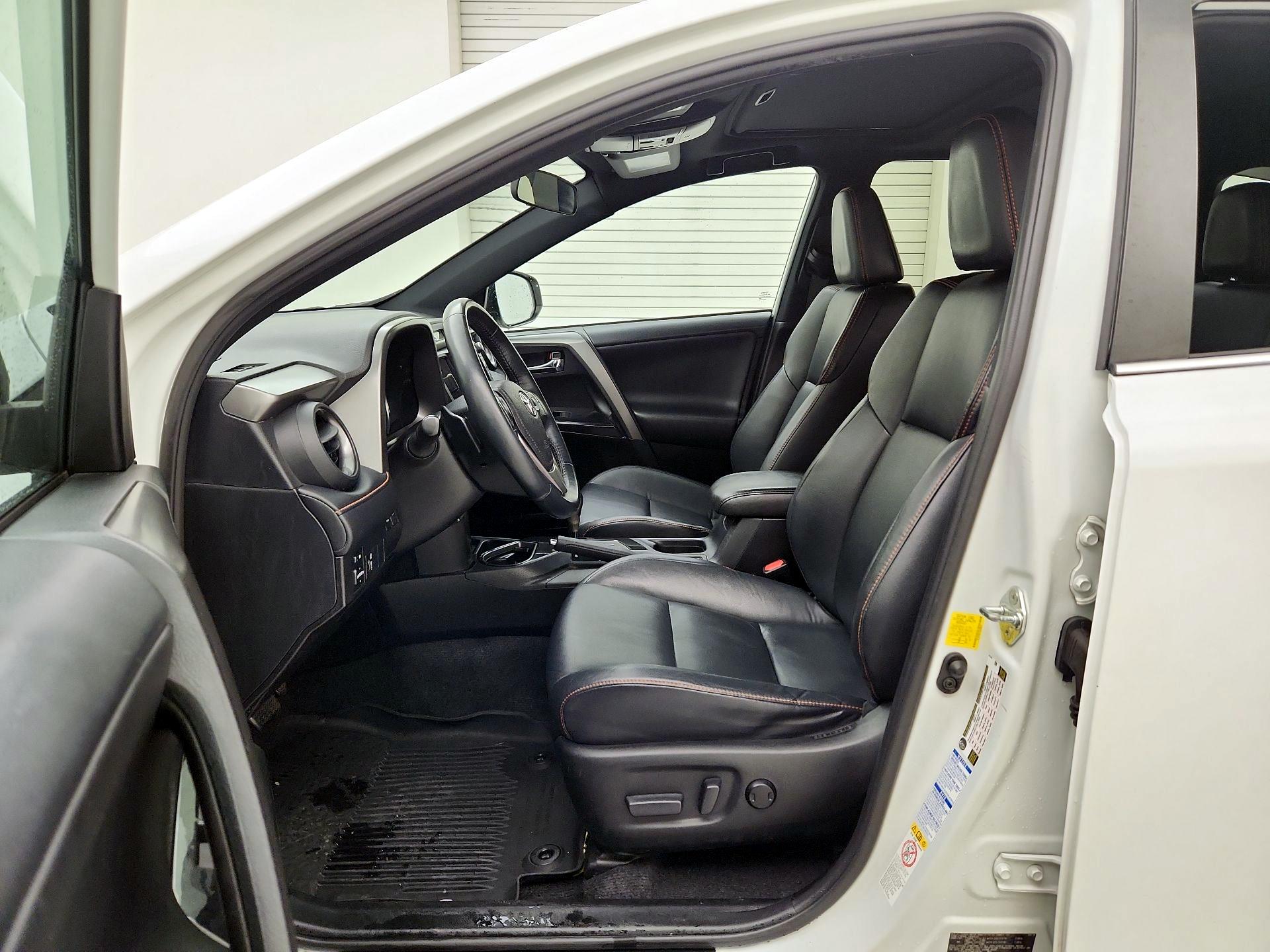 Thumbnail: 2016 Toyota RAV4 - 11