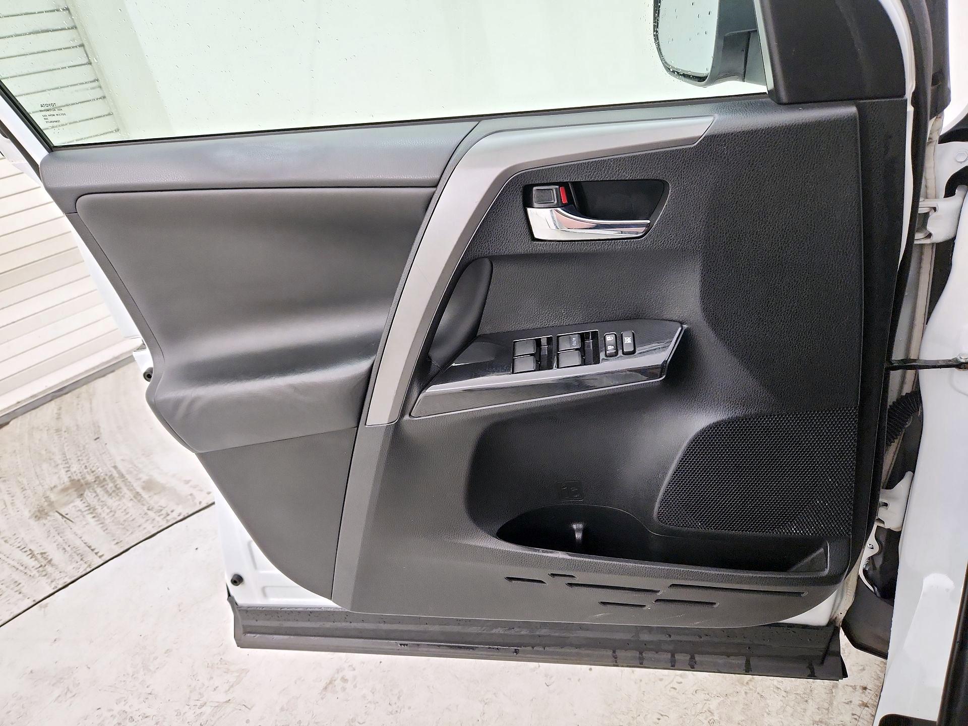 Thumbnail: 2016 Toyota RAV4 - 12