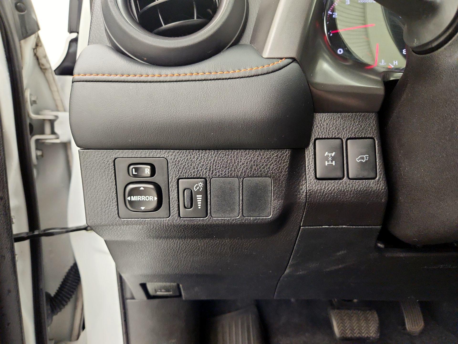 Thumbnail: 2016 Toyota RAV4 - 13