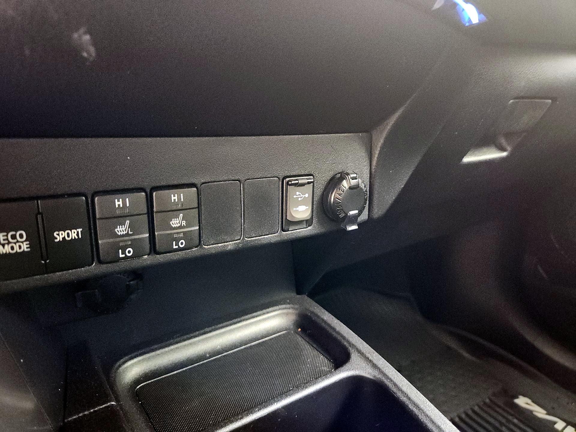 Thumbnail: 2016 Toyota RAV4 - 18