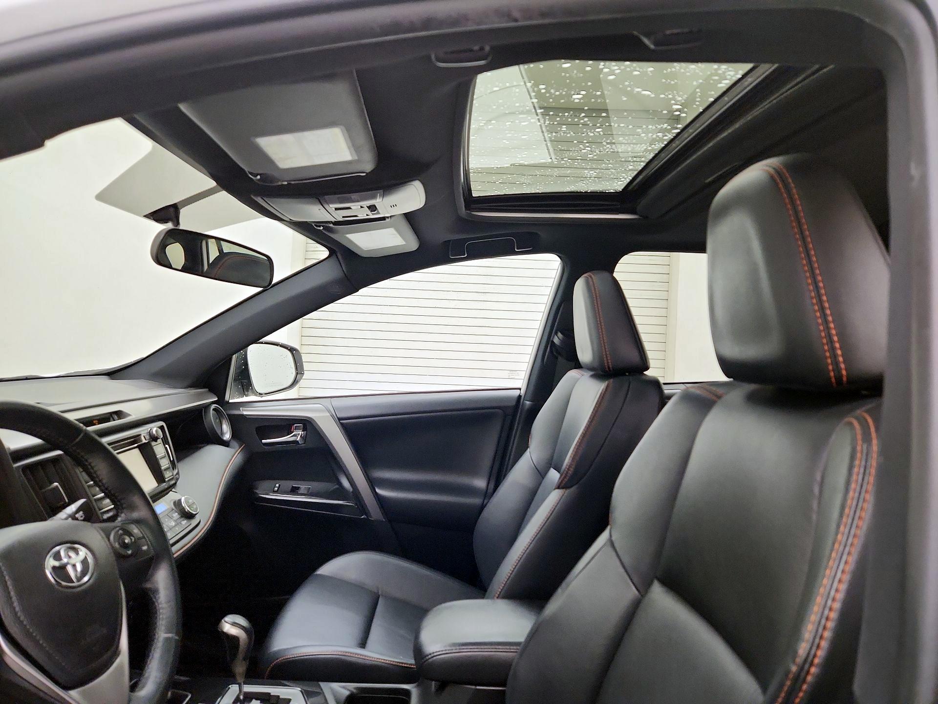 Thumbnail: 2016 Toyota RAV4 - 19