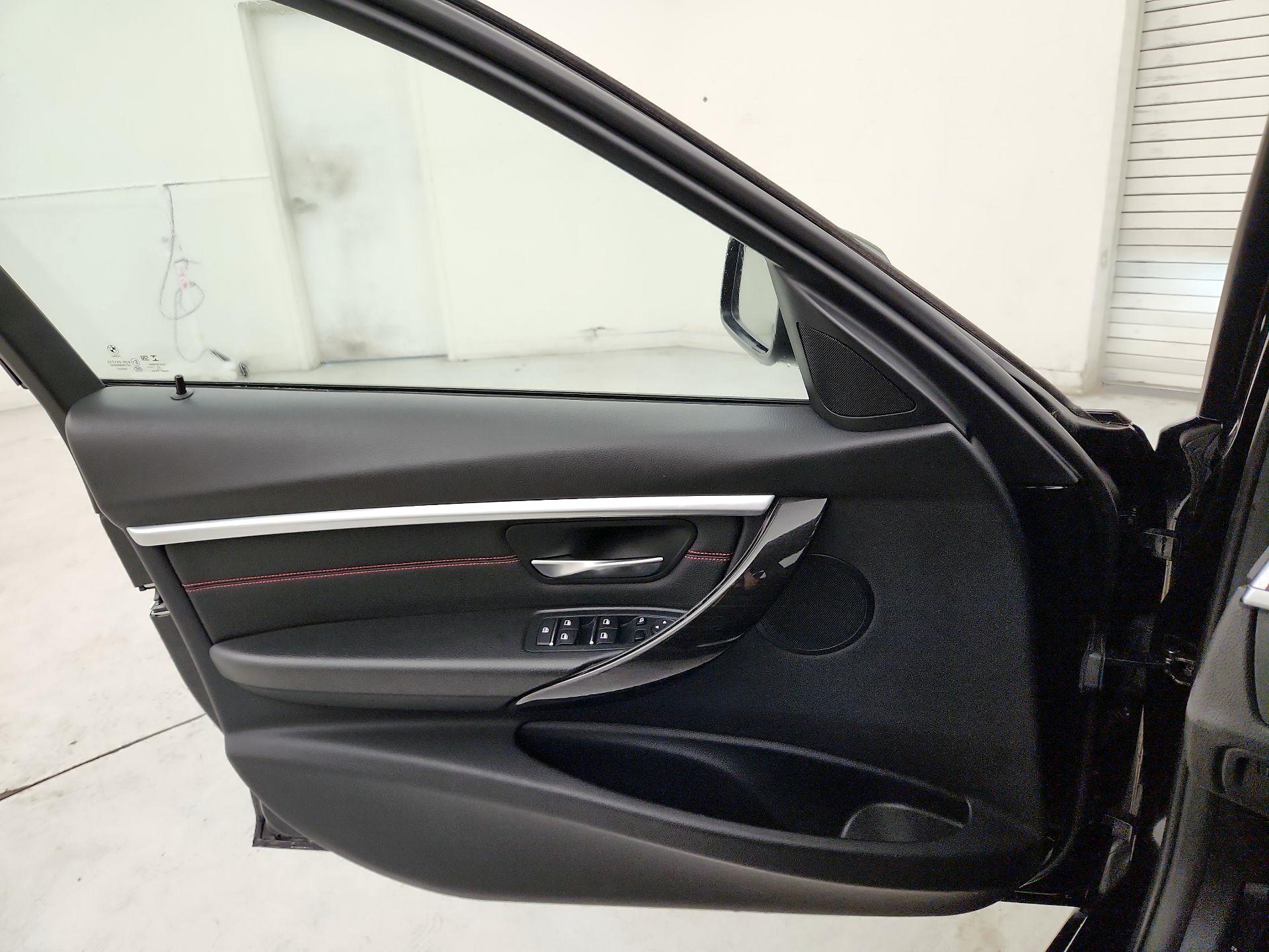 Thumbnail: 2018 BMW 3 Series - 12