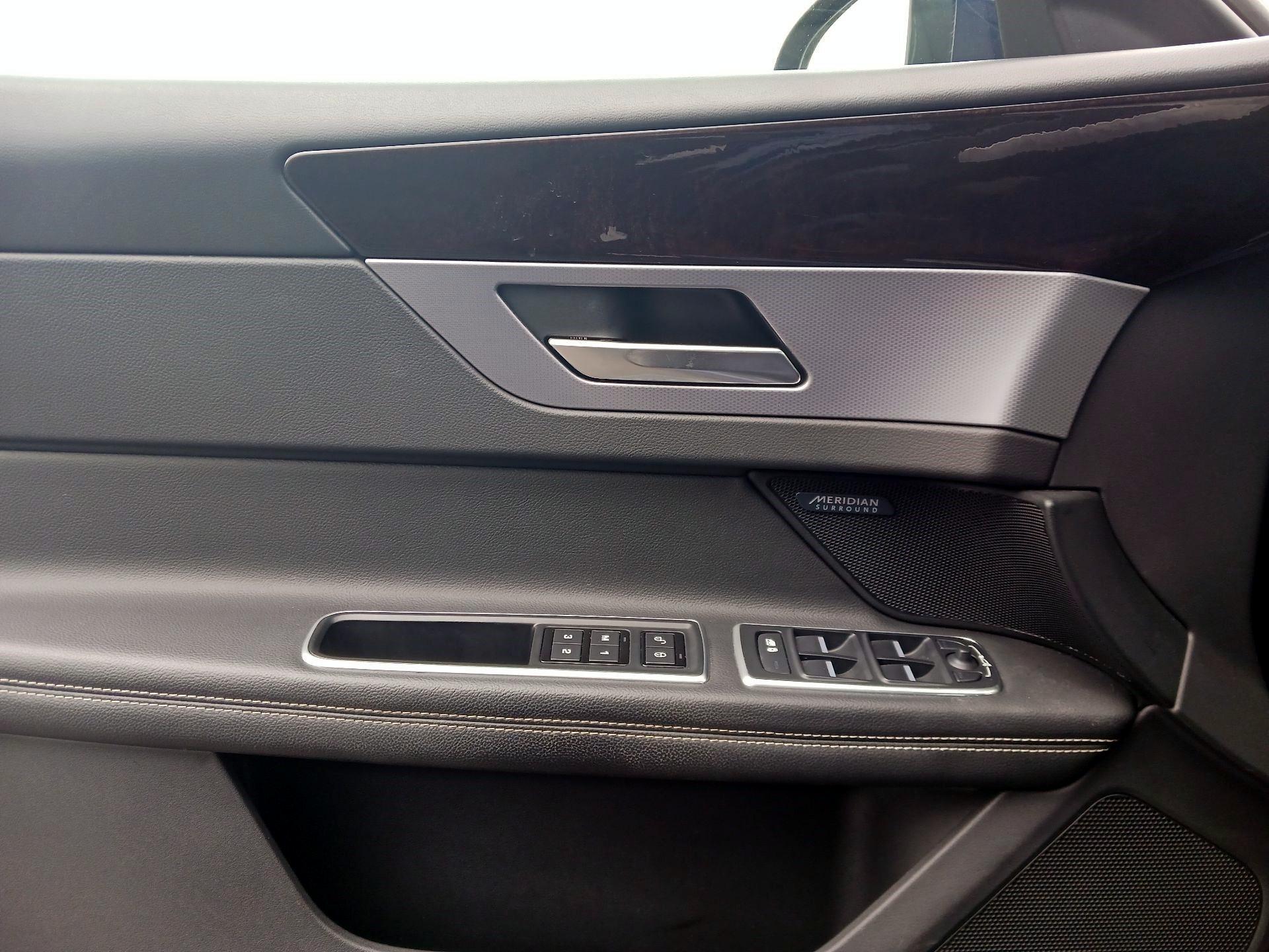 Thumbnail: 2017 Jaguar XF - 10