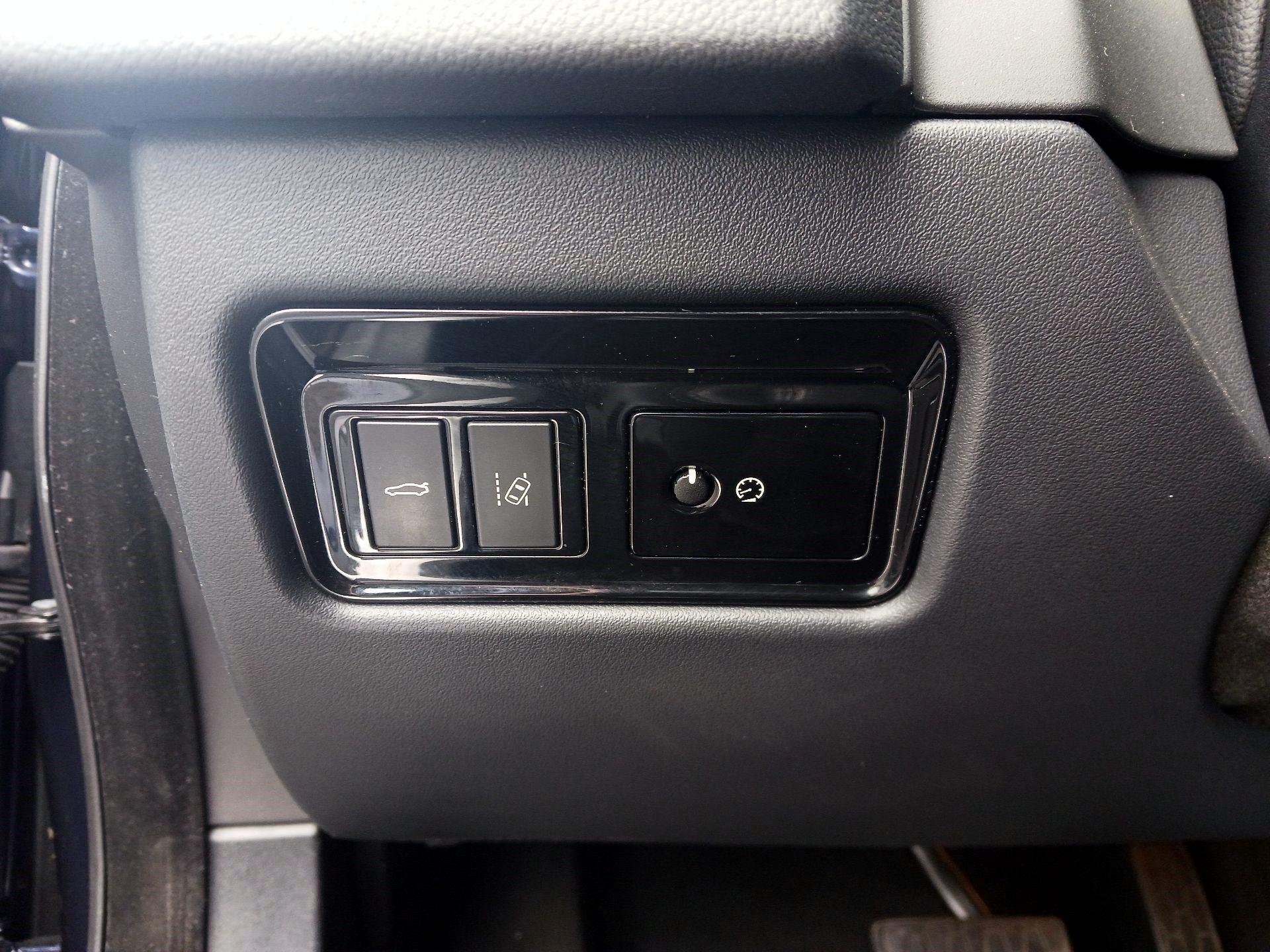 Thumbnail: 2017 Jaguar XF - 11