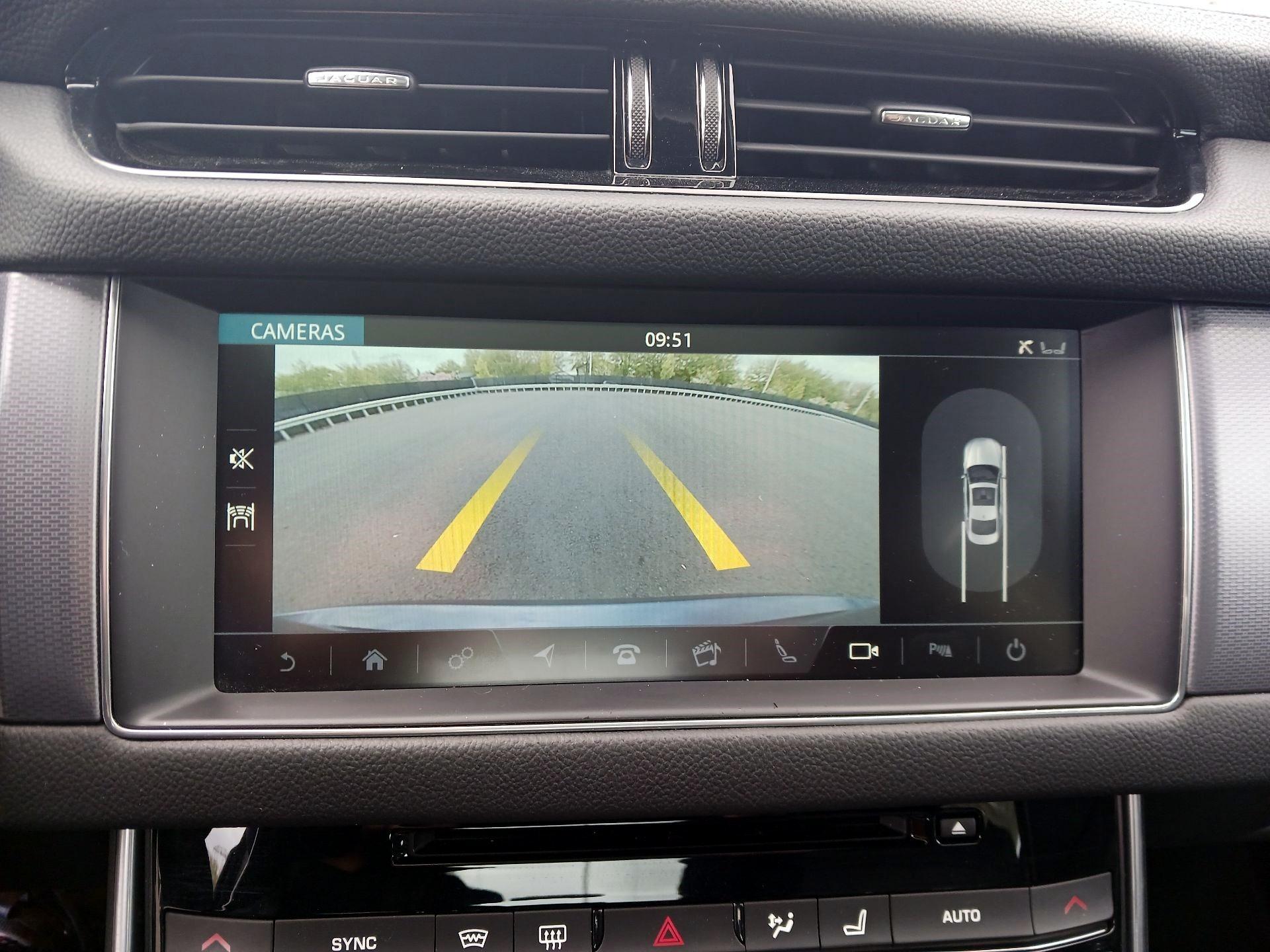 Thumbnail: 2017 Jaguar XF - 13