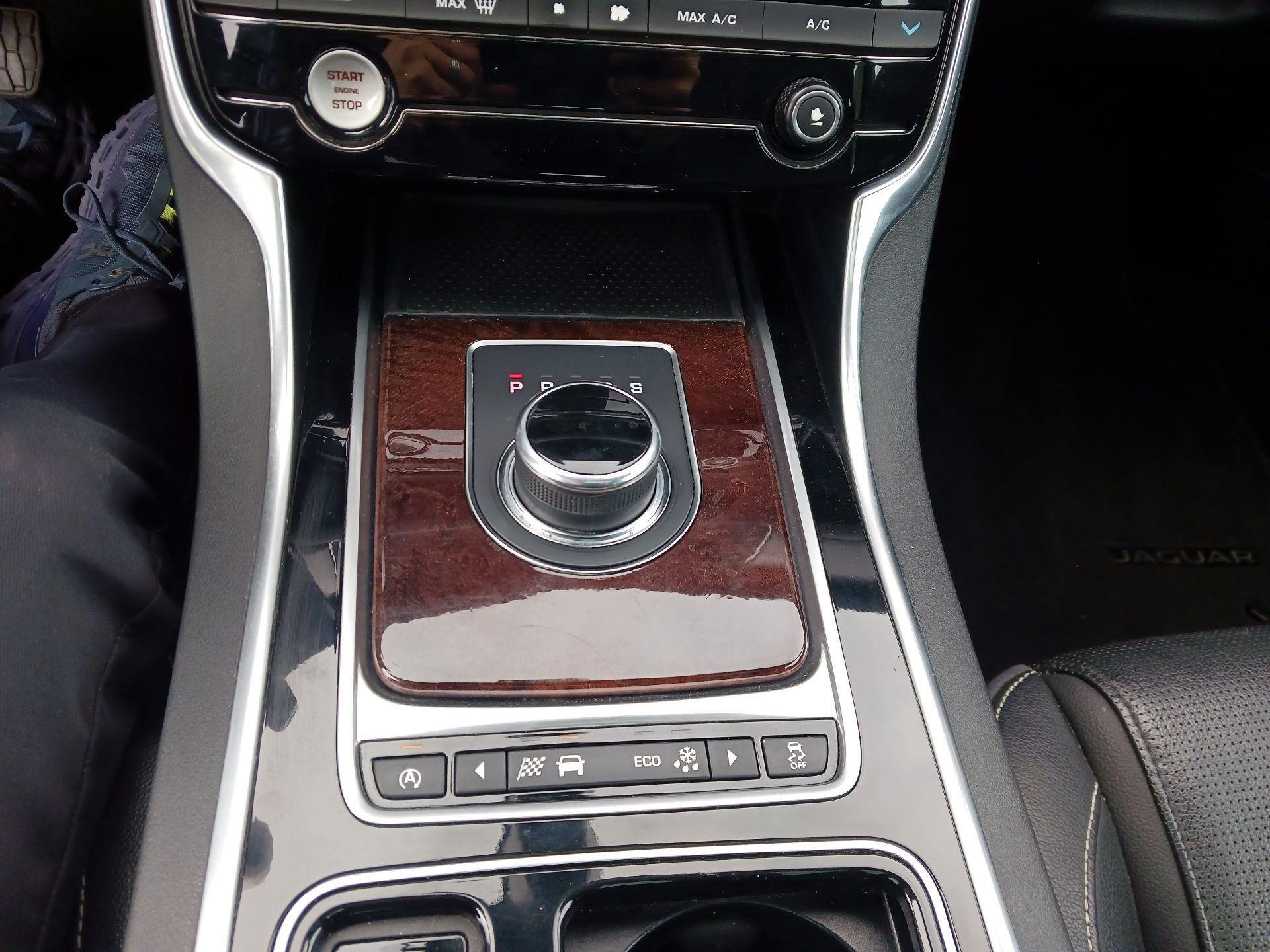 Thumbnail: 2017 Jaguar XF - 16