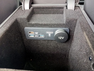 USB/AUX Ports
