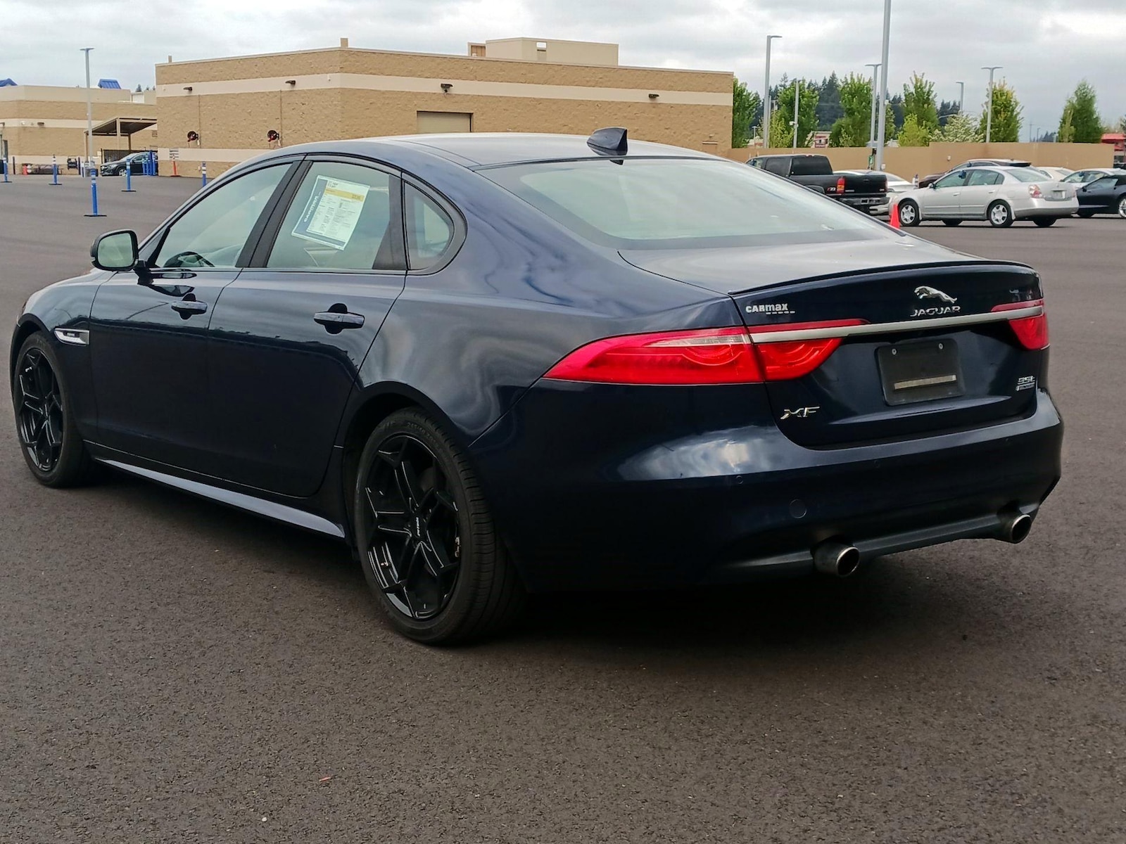 2017 Jaguar XF R-Sport - Photo 8