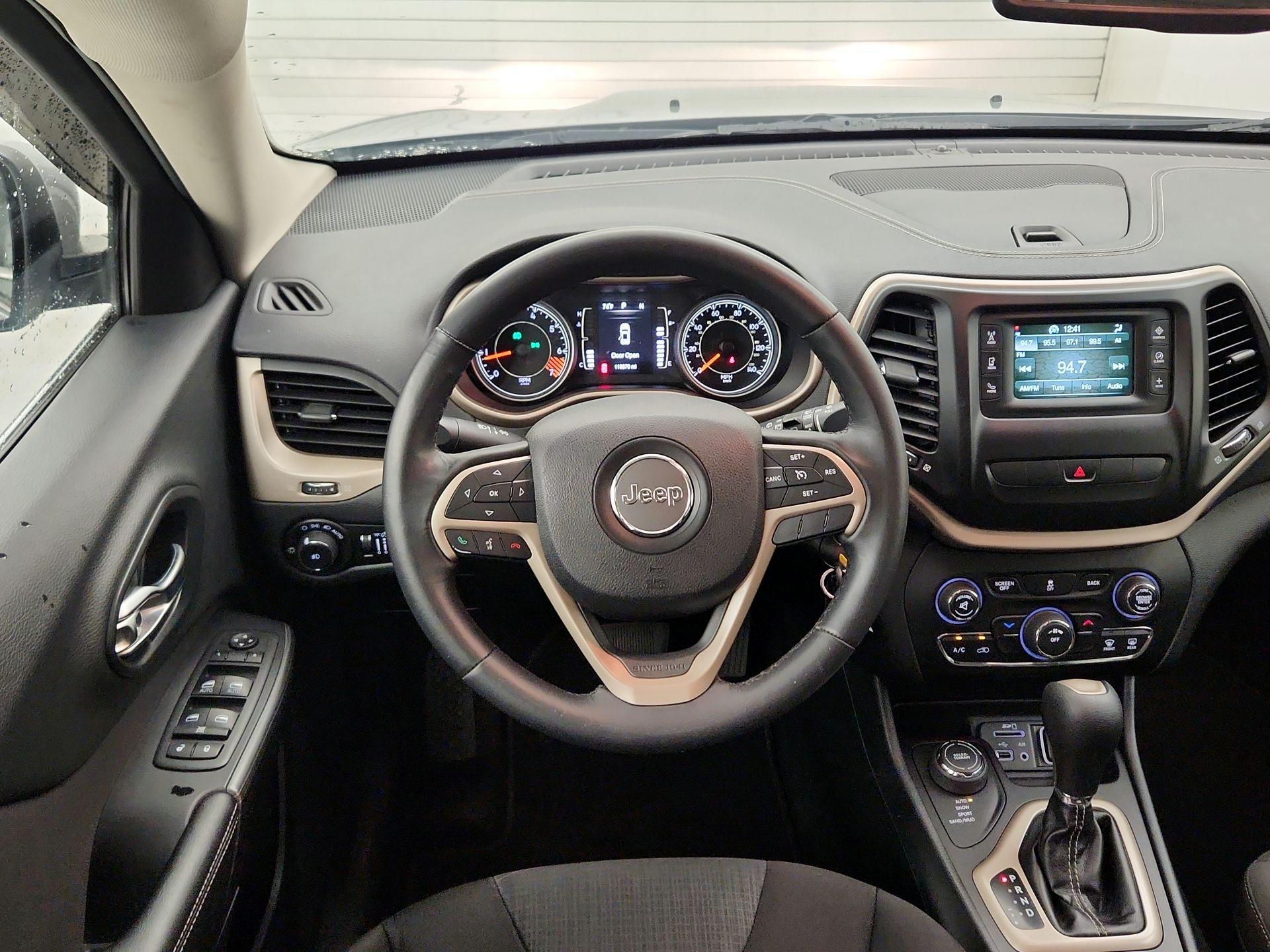 Thumbnail: 2015 Jeep Cherokee - 10