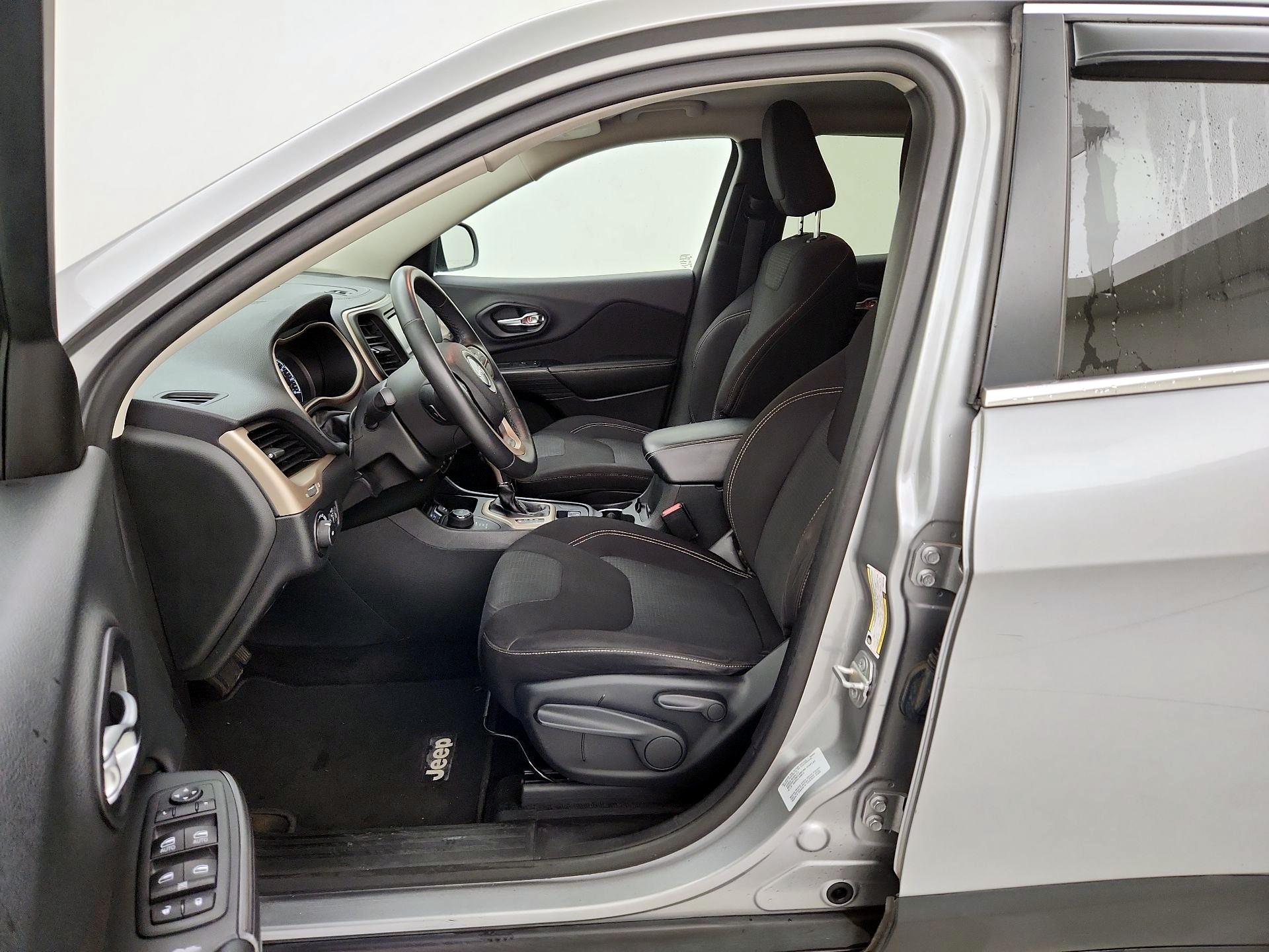 Thumbnail: 2015 Jeep Cherokee - 11