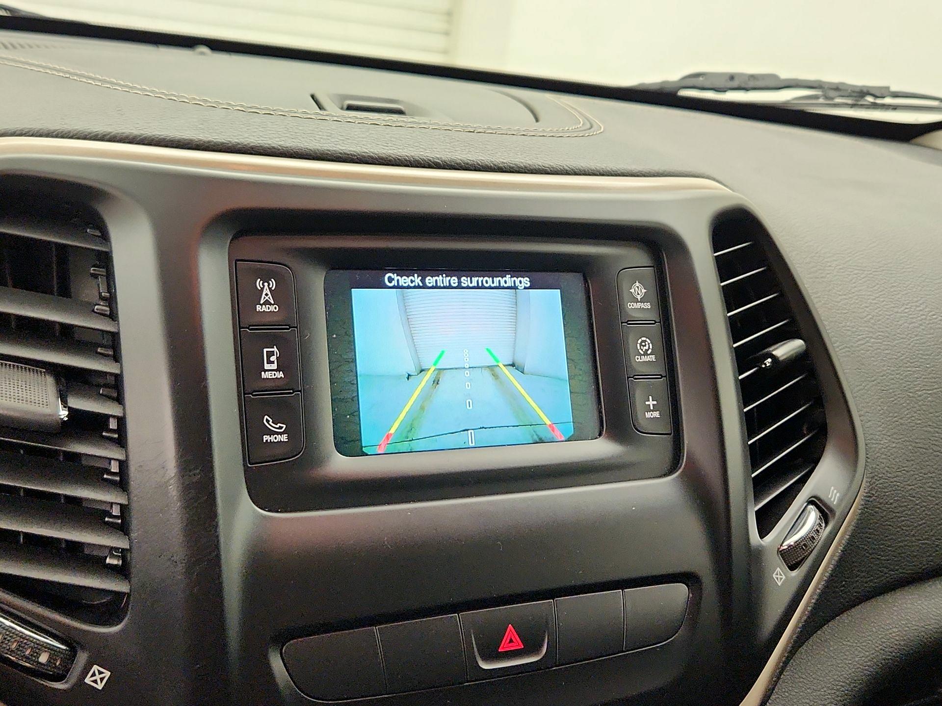 Thumbnail: 2015 Jeep Cherokee - 14