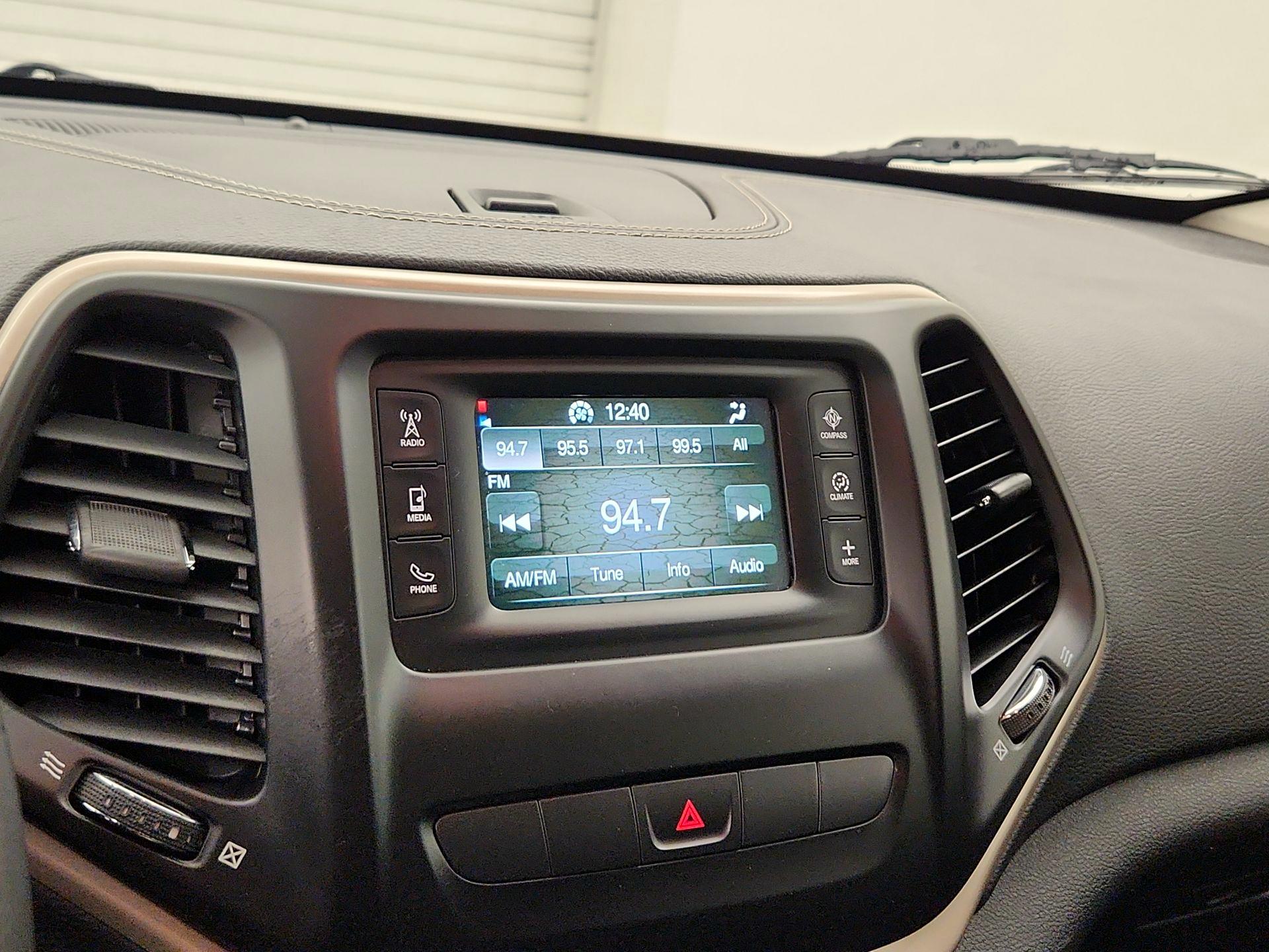 Thumbnail: 2015 Jeep Cherokee - 15