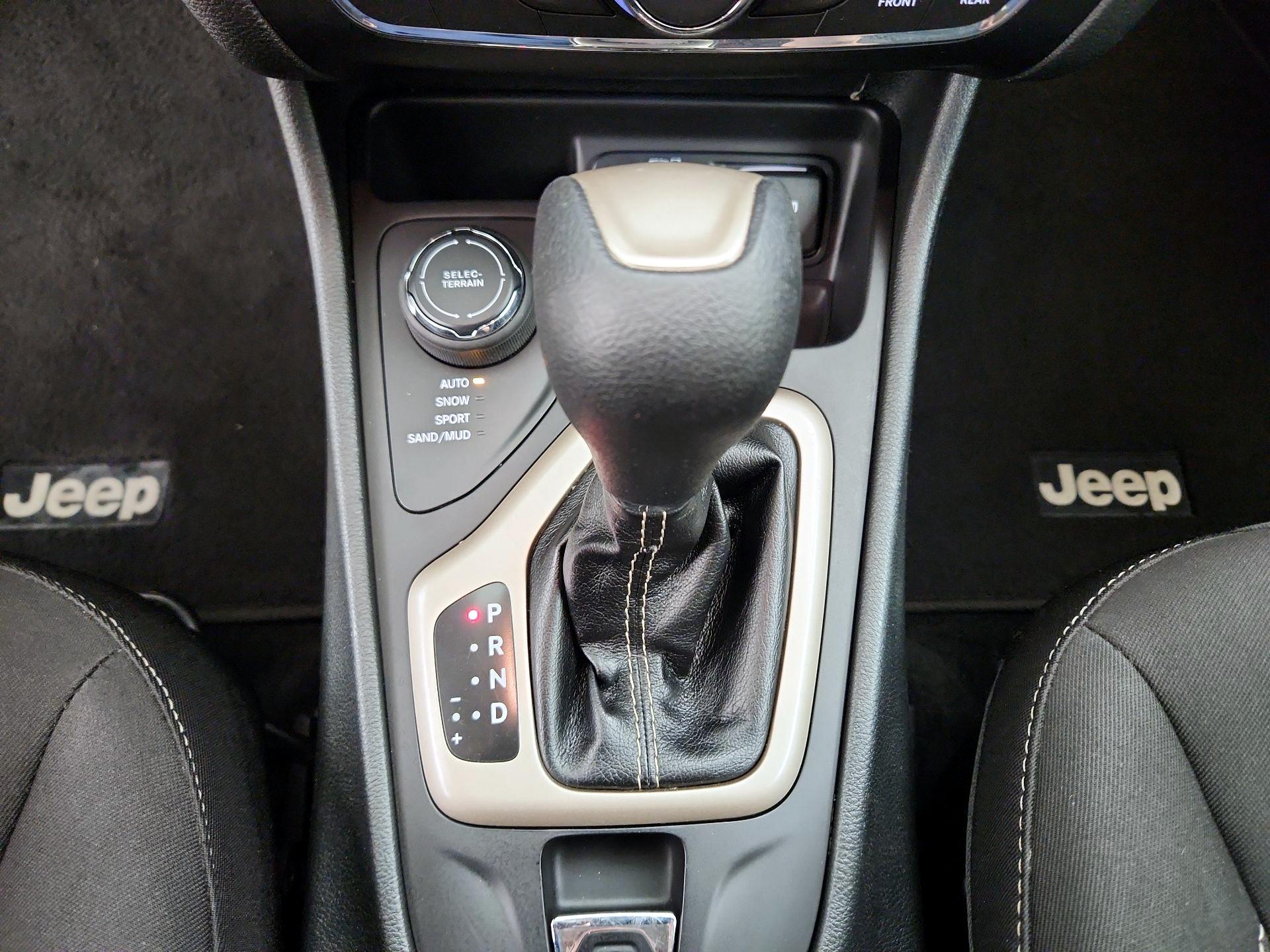 Thumbnail: 2015 Jeep Cherokee - 17
