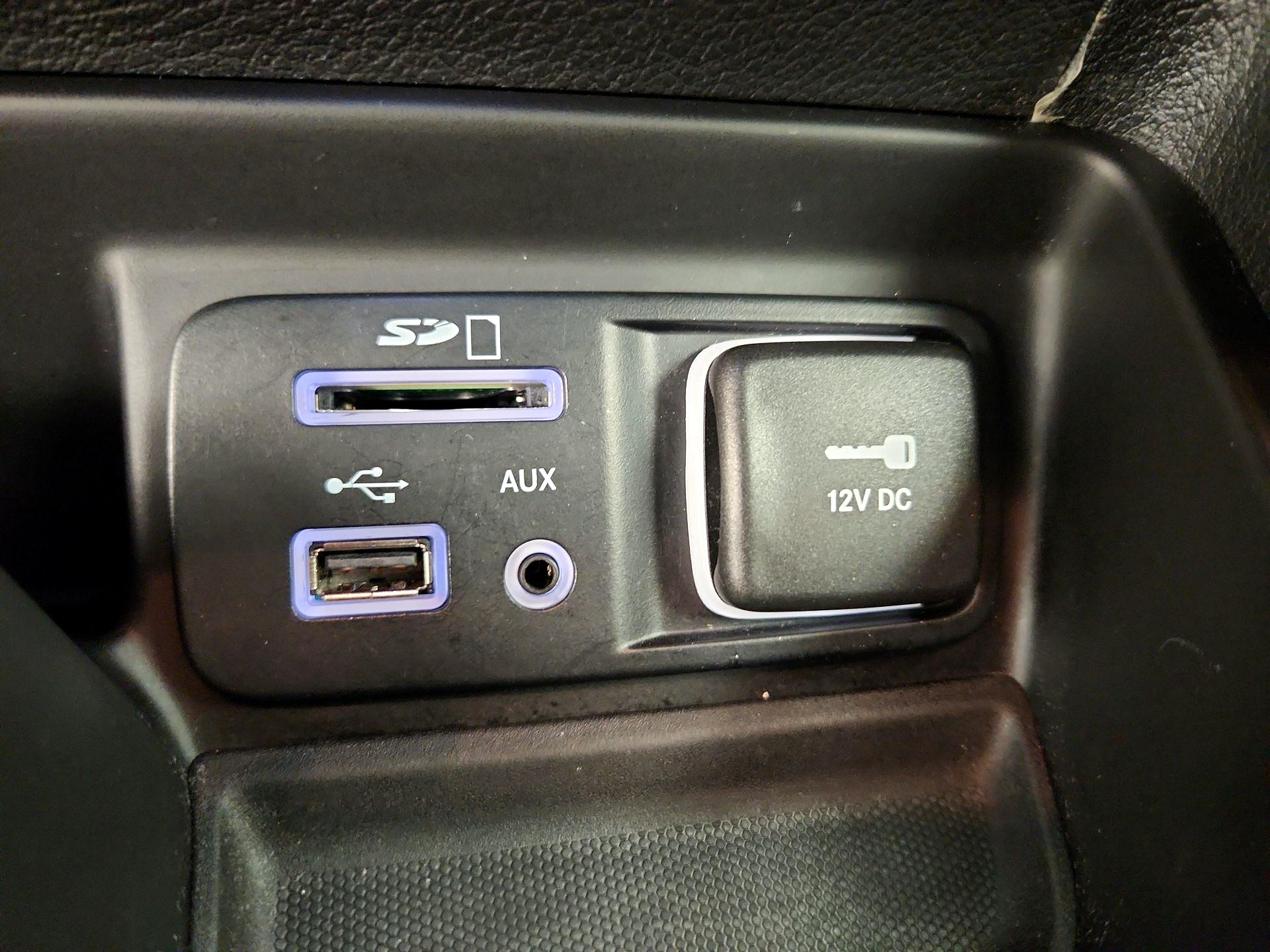 Thumbnail: 2015 Jeep Cherokee - 18