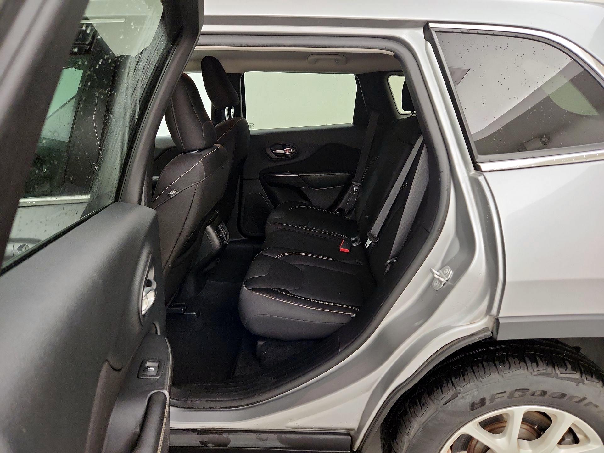 Thumbnail: 2015 Jeep Cherokee - 19