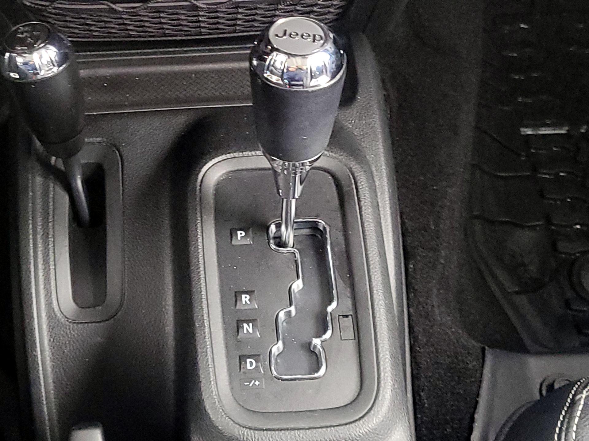 Thumbnail: 2017 Jeep Wrangler - 16