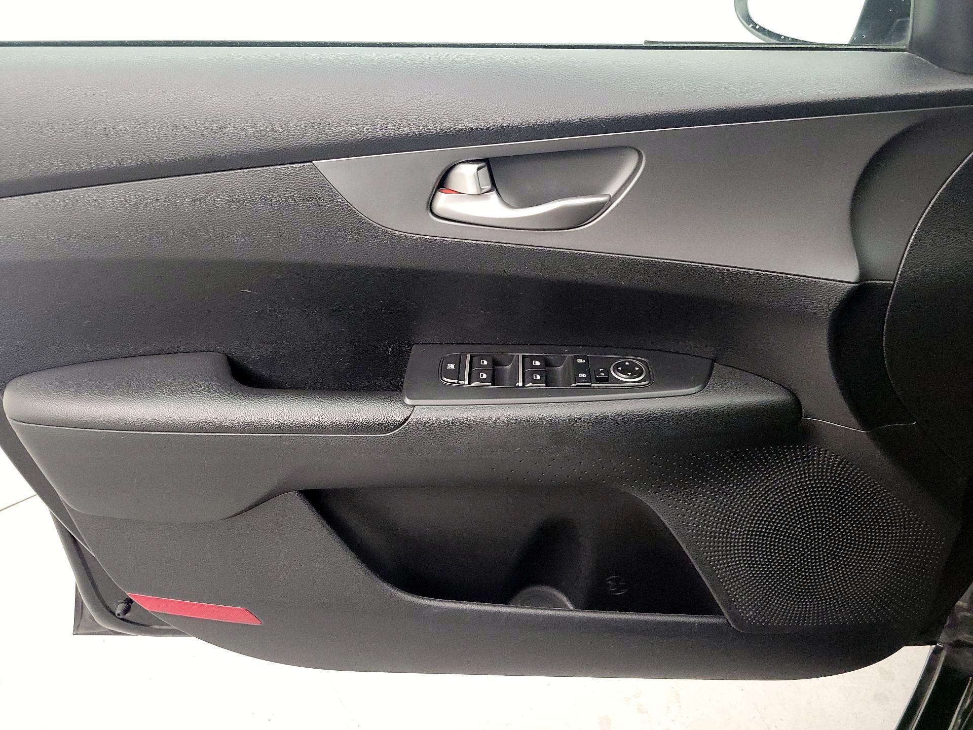 Thumbnail: 2019 Kia Forte - 12