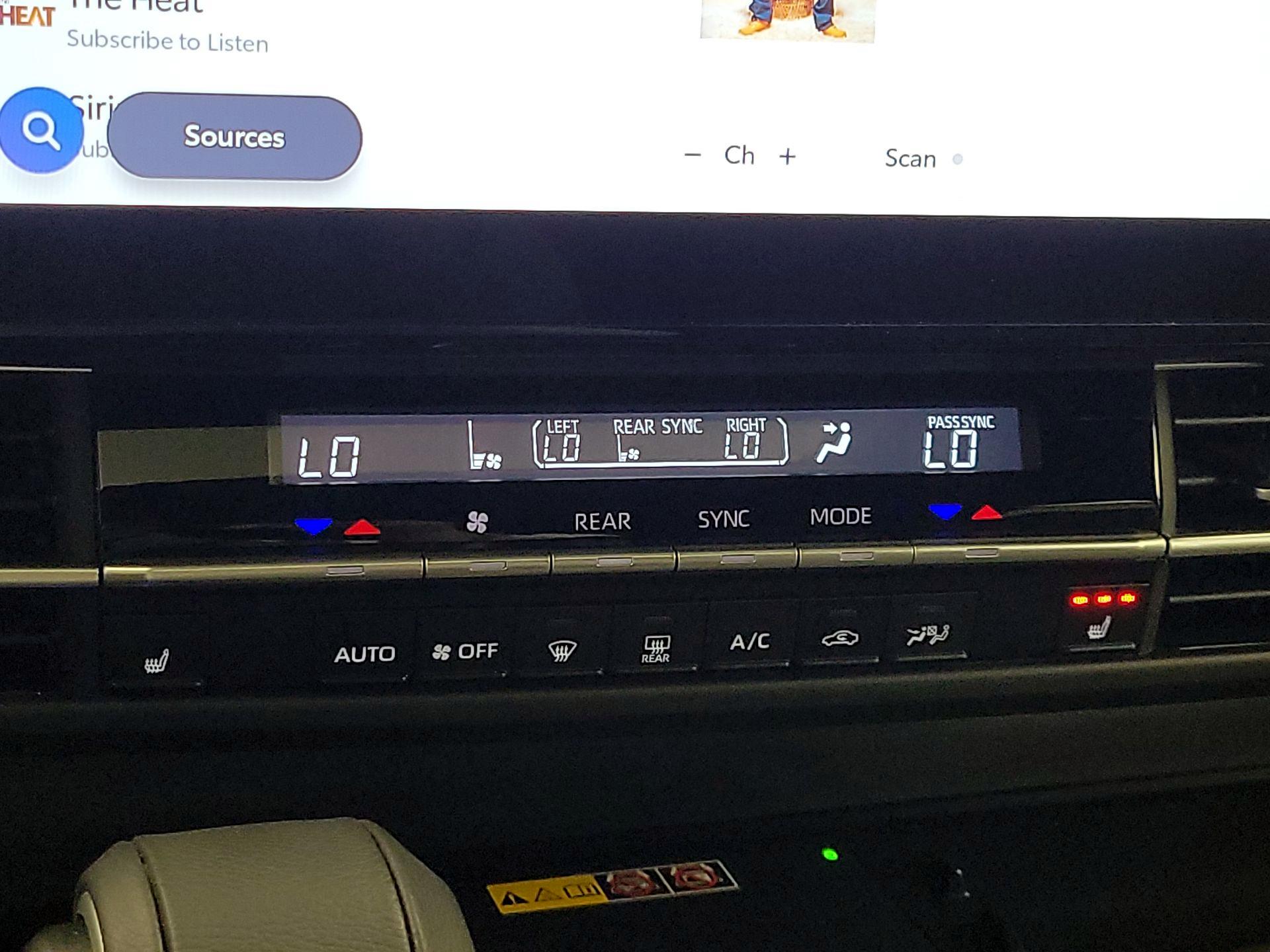 Thumbnail: 2025 Toyota Sienna - 17