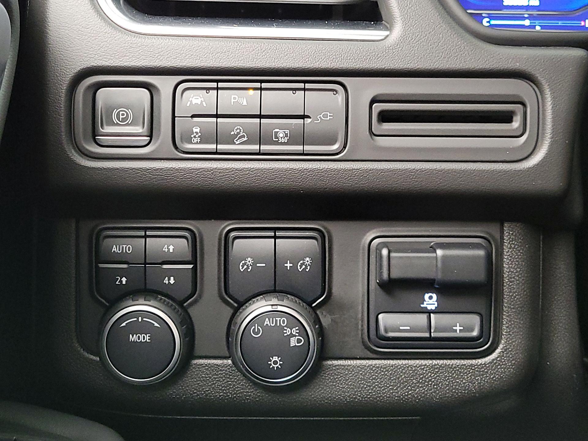 Thumbnail: 2022 Chevrolet Suburban - 13