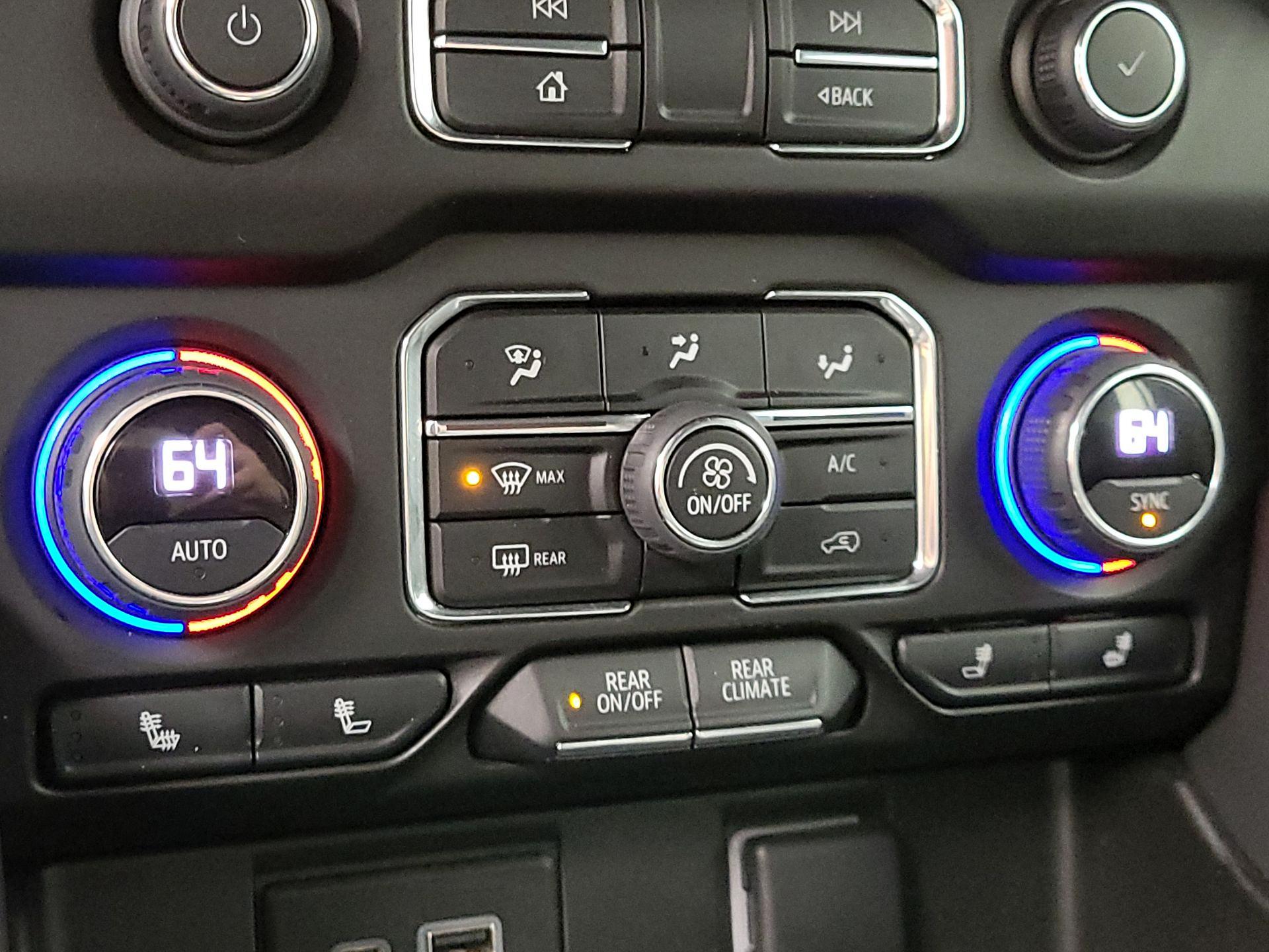 Thumbnail: 2022 Chevrolet Suburban - 17