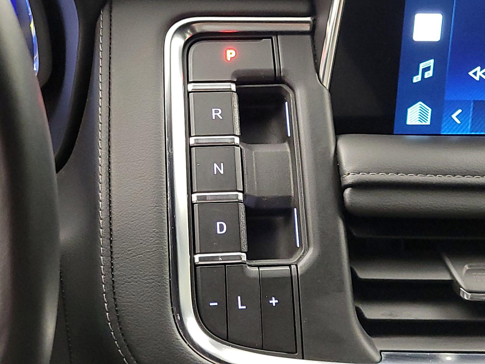 Thumbnail: 2022 Chevrolet Suburban - 18