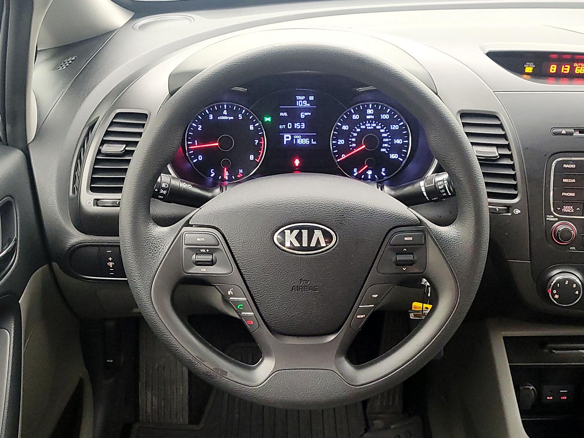 Thumbnail: 2016 Kia Forte - 10