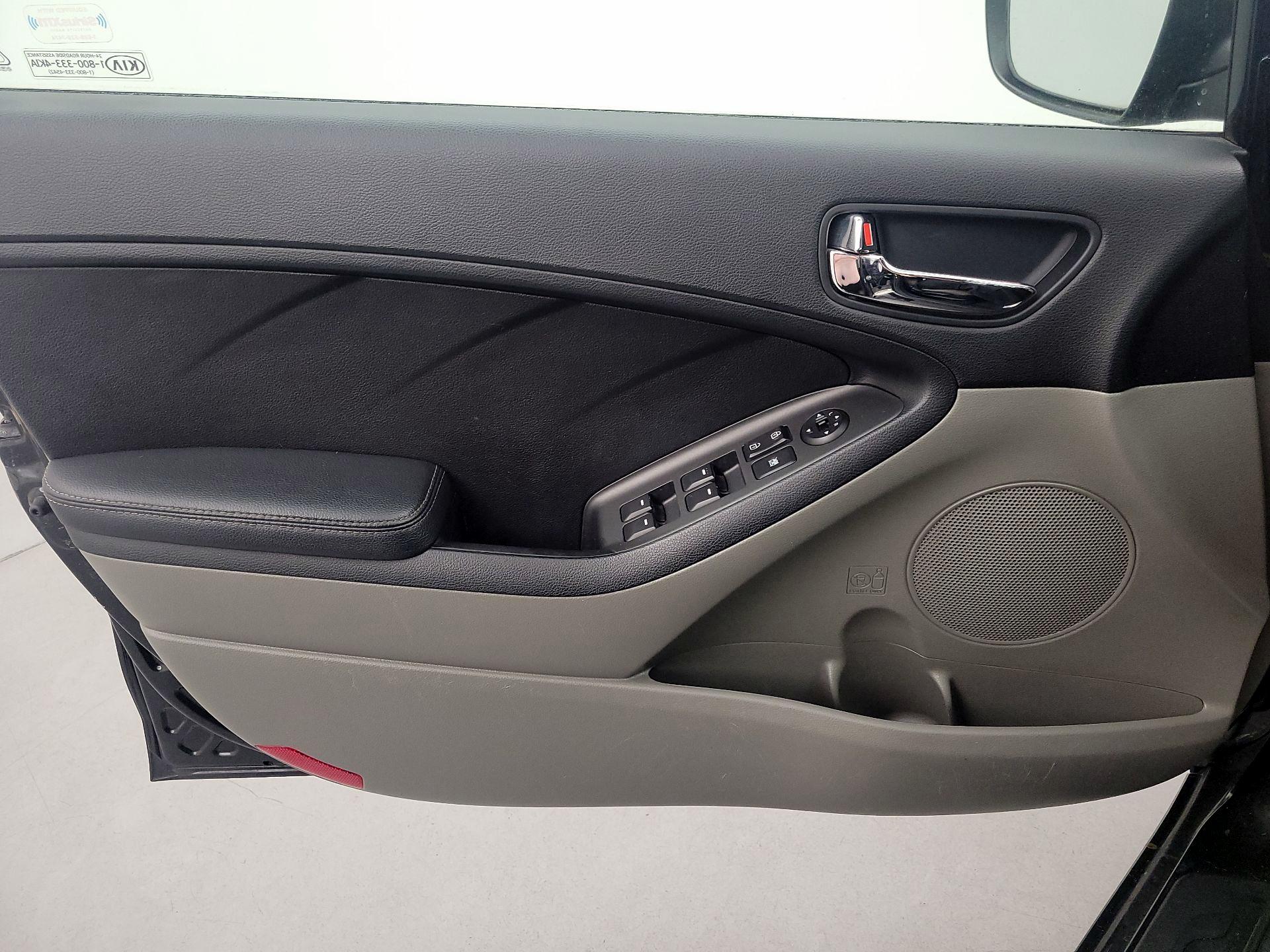 Thumbnail: 2016 Kia Forte - 12