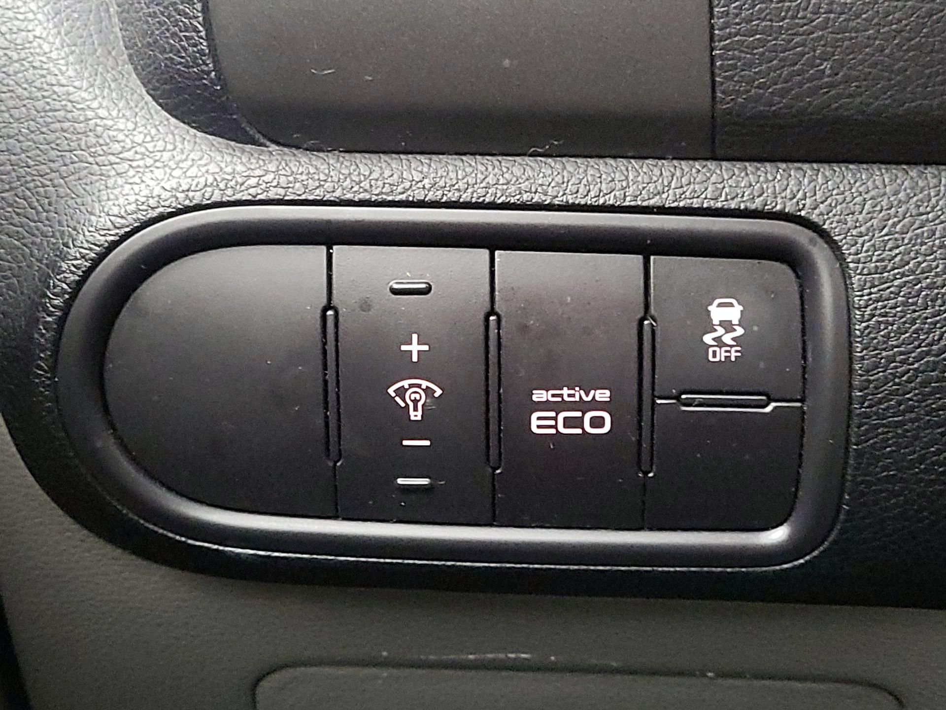 Thumbnail: 2016 Kia Forte - 13