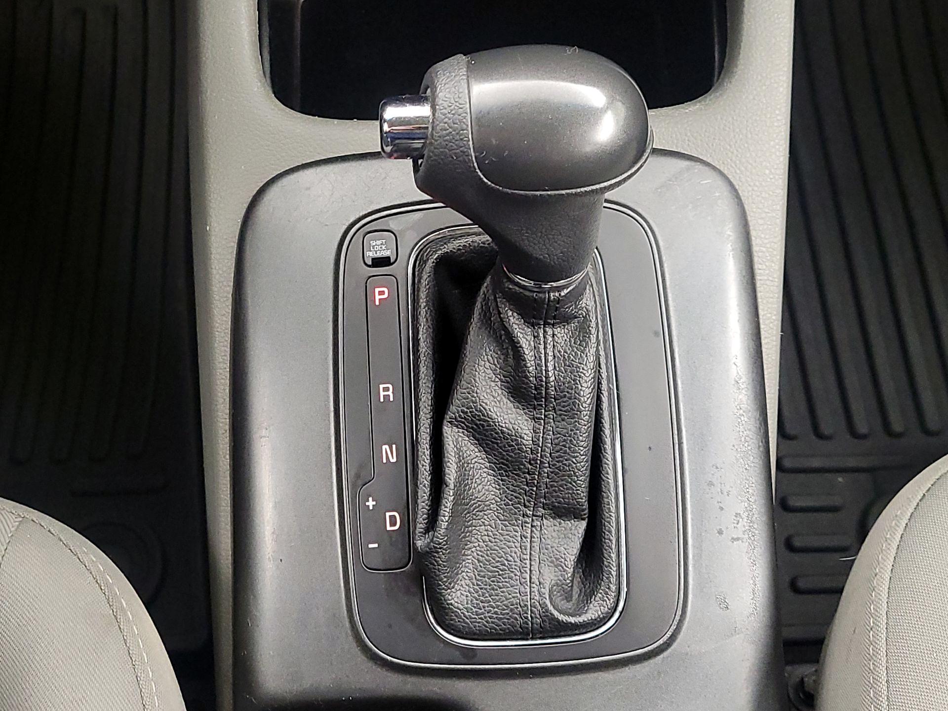 Thumbnail: 2016 Kia Forte - 16