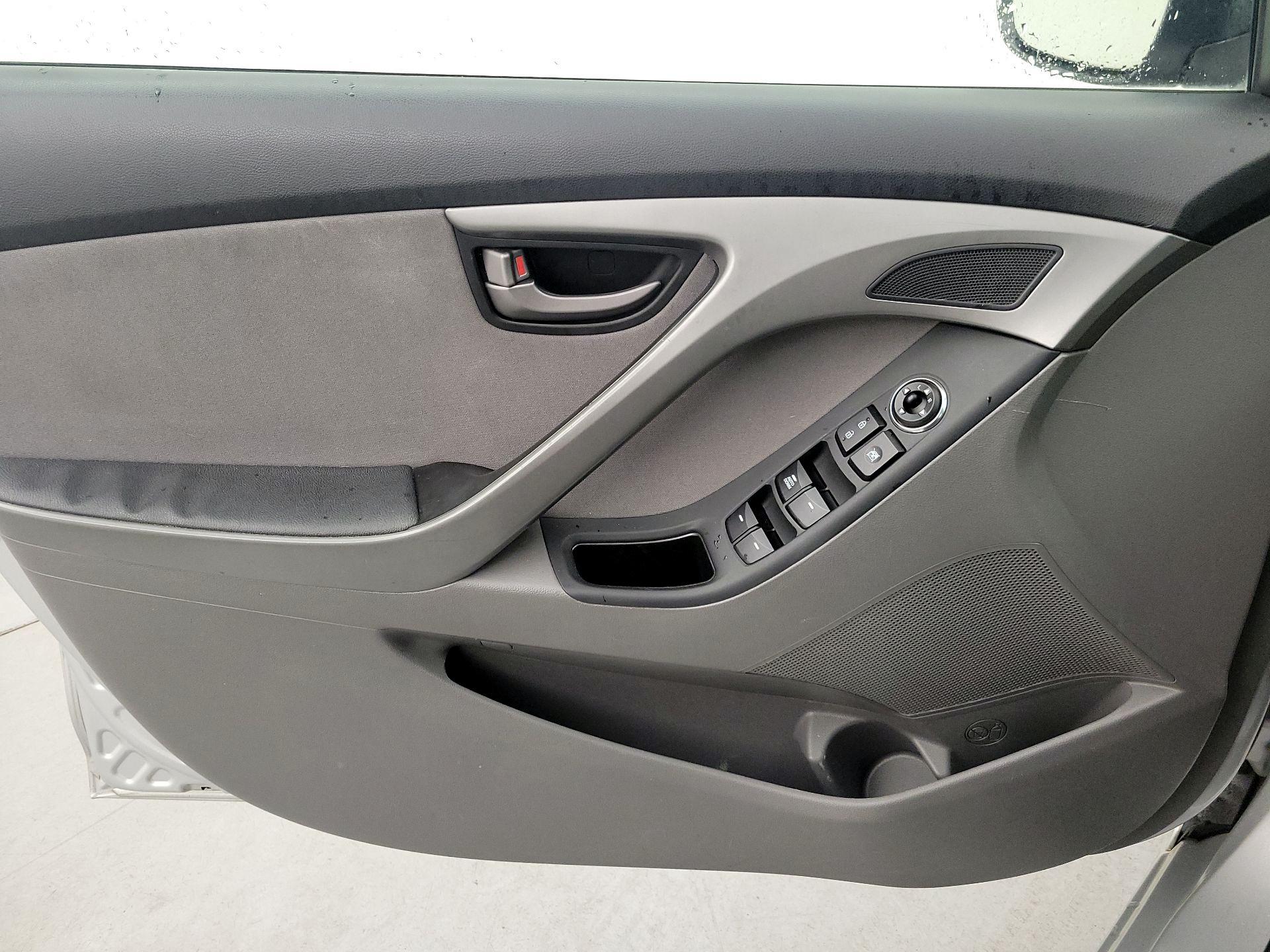 Thumbnail: 2014 Hyundai Elantra - 12