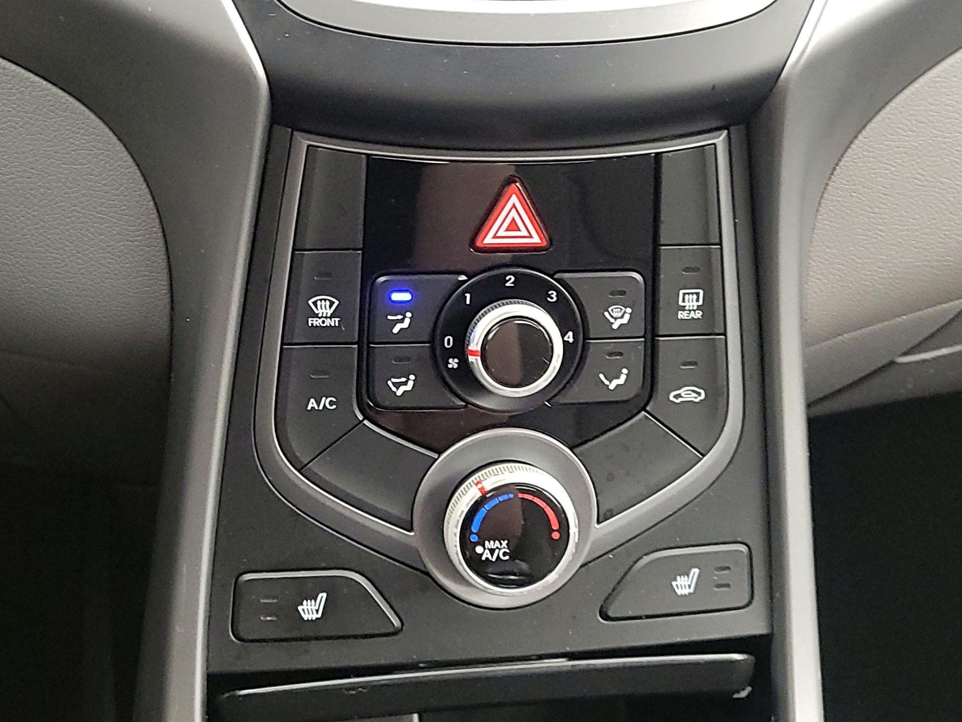 Thumbnail: 2014 Hyundai Elantra - 16