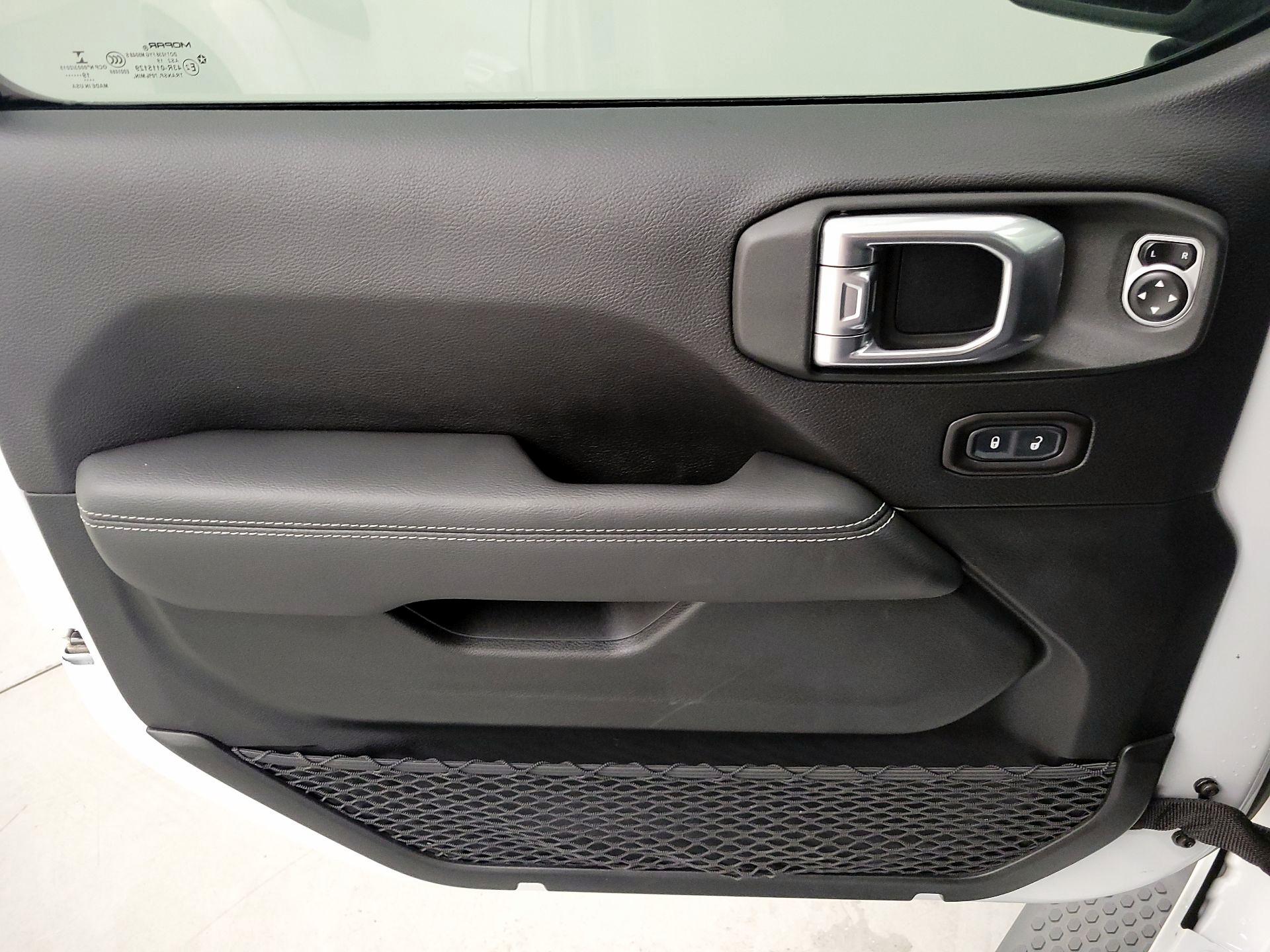 Thumbnail: 2019 Jeep Wrangler - 12