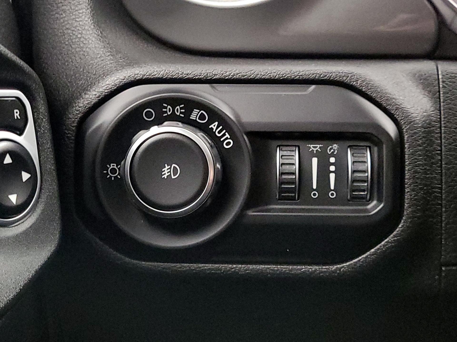 Thumbnail: 2019 Jeep Wrangler - 13