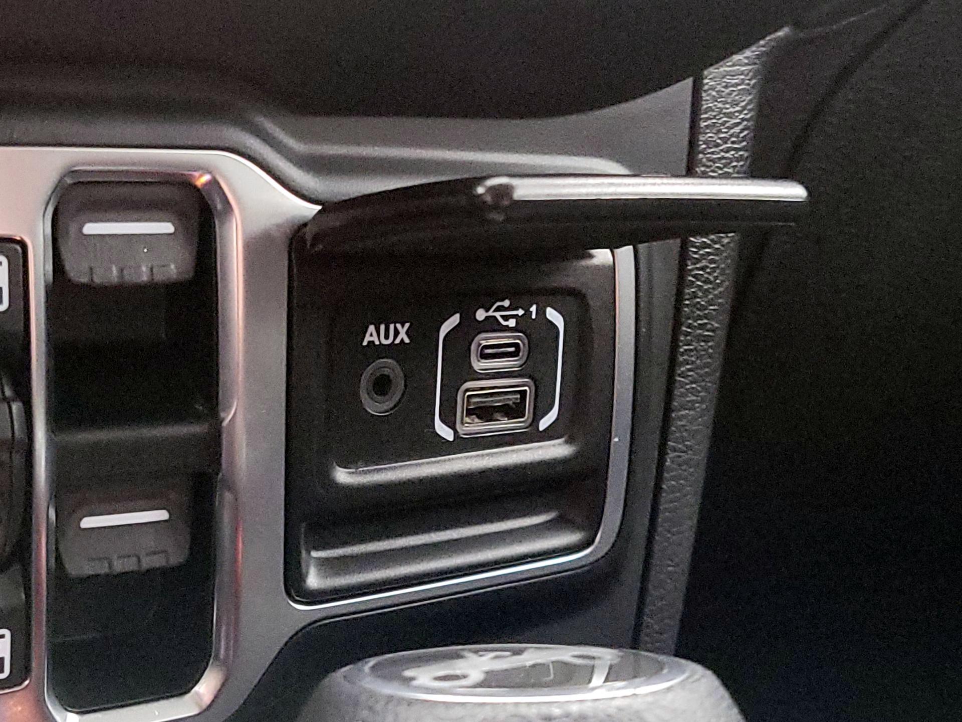 Thumbnail: 2019 Jeep Wrangler - 18