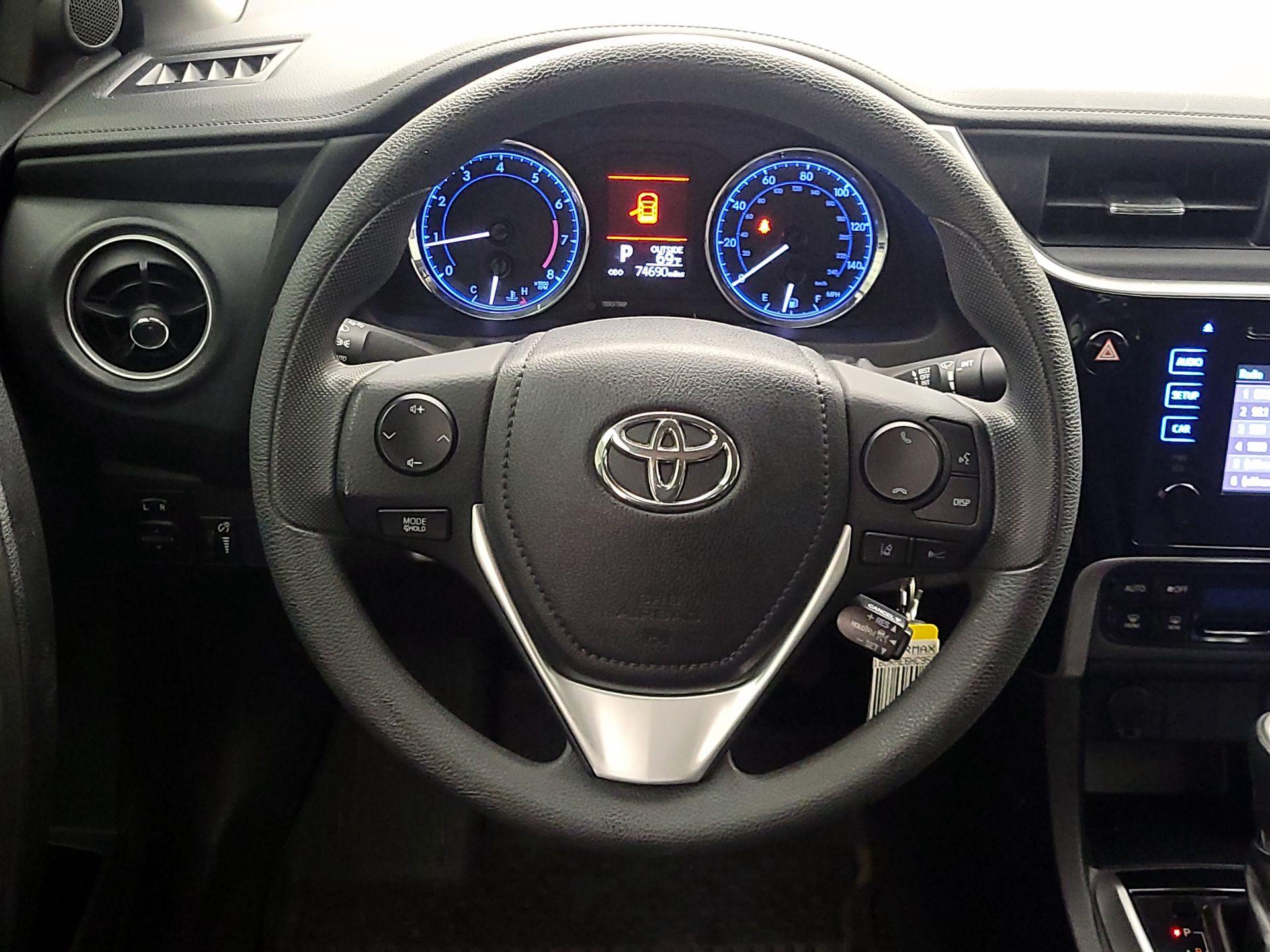 Thumbnail: 2017 Toyota Corolla - 10