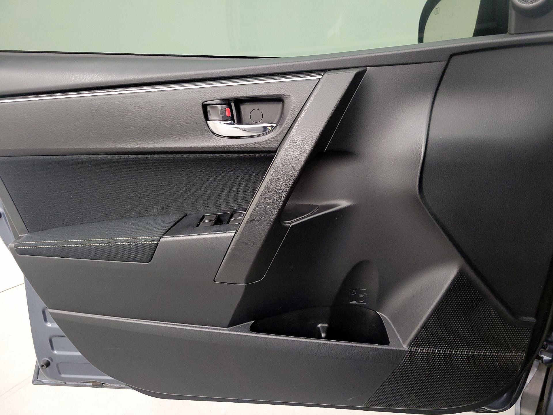 Thumbnail: 2017 Toyota Corolla - 12