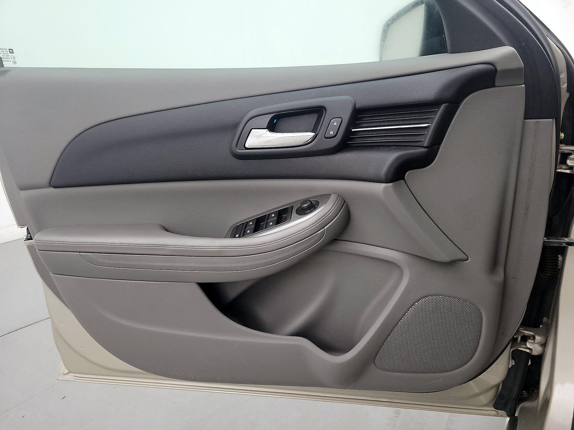 Thumbnail: 2016 Chevrolet Malibu - 12