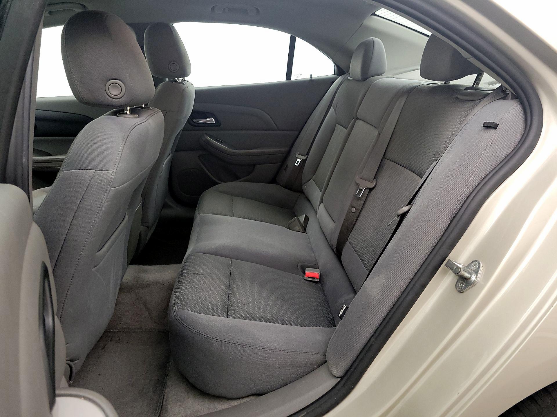 Thumbnail: 2016 Chevrolet Malibu - 18