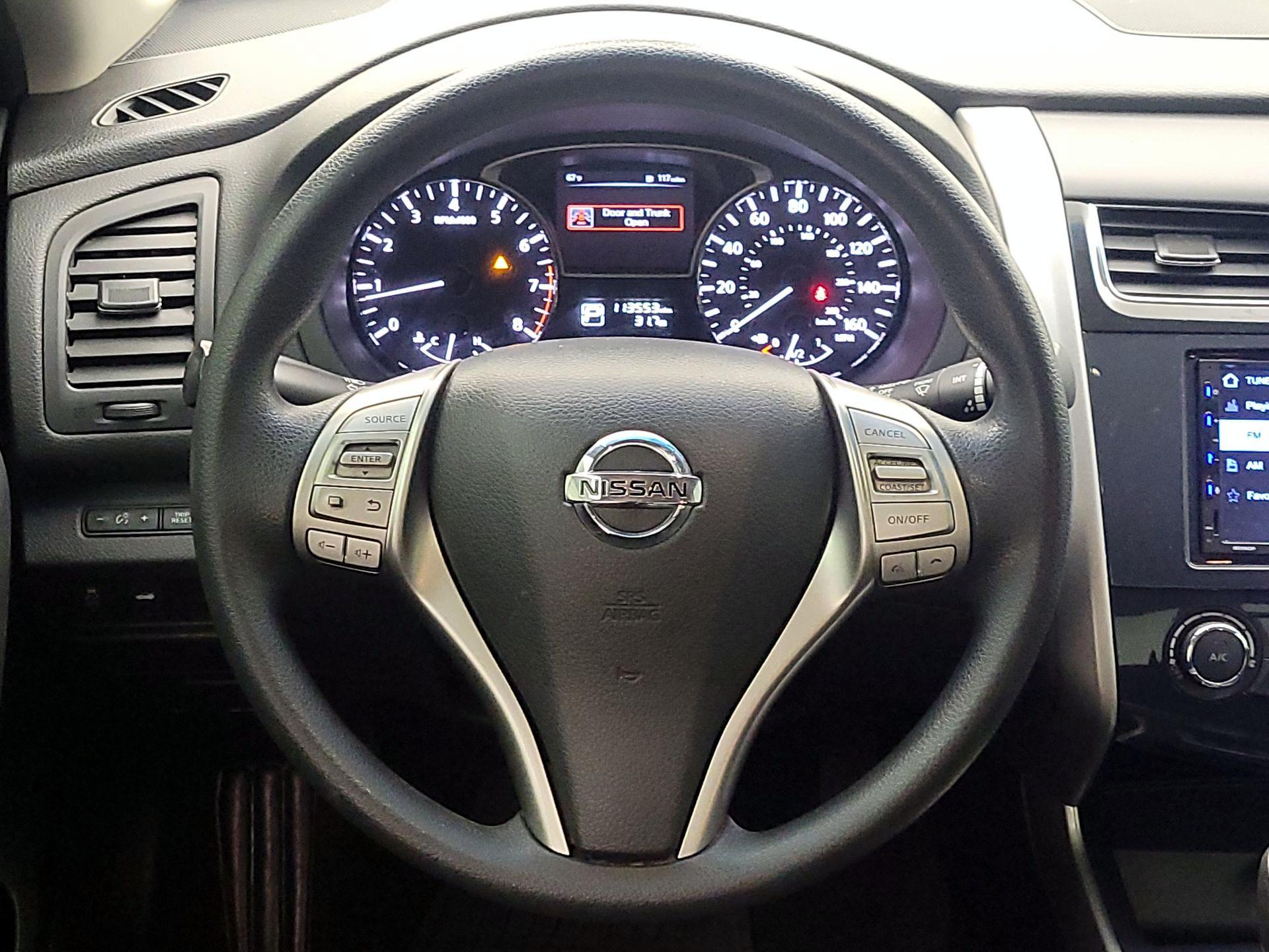 Thumbnail: 2015 Nissan Altima - 10